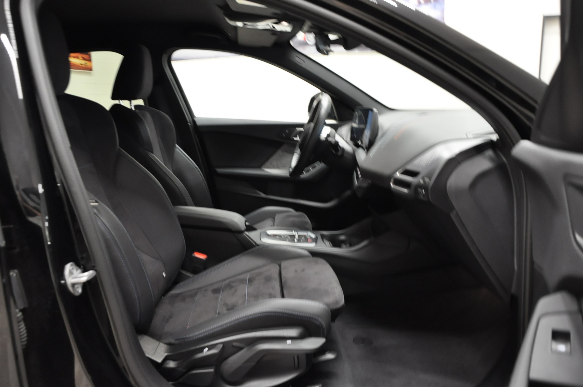 BMW 118d Steptronic M Sport Pro-image-13