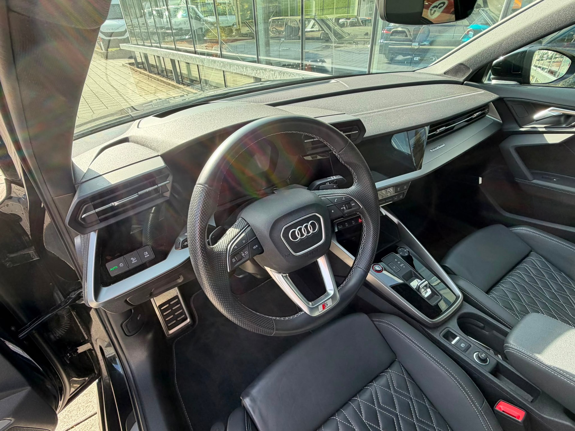 AUDI S3 Sportback 2.0 TFSI quattro S-tronic-image-13