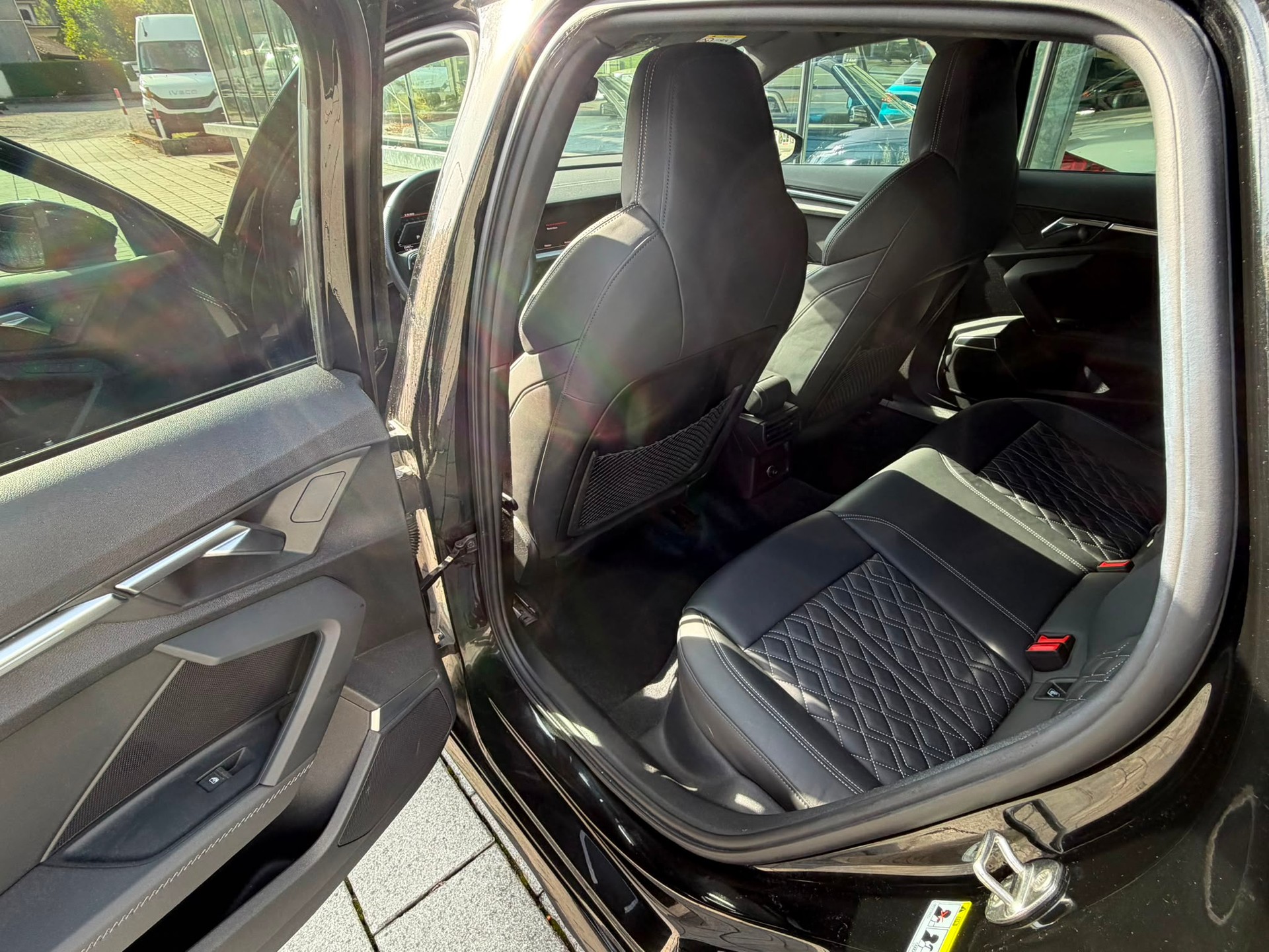 AUDI S3 Sportback 2.0 TFSI quattro S-tronic-image-8