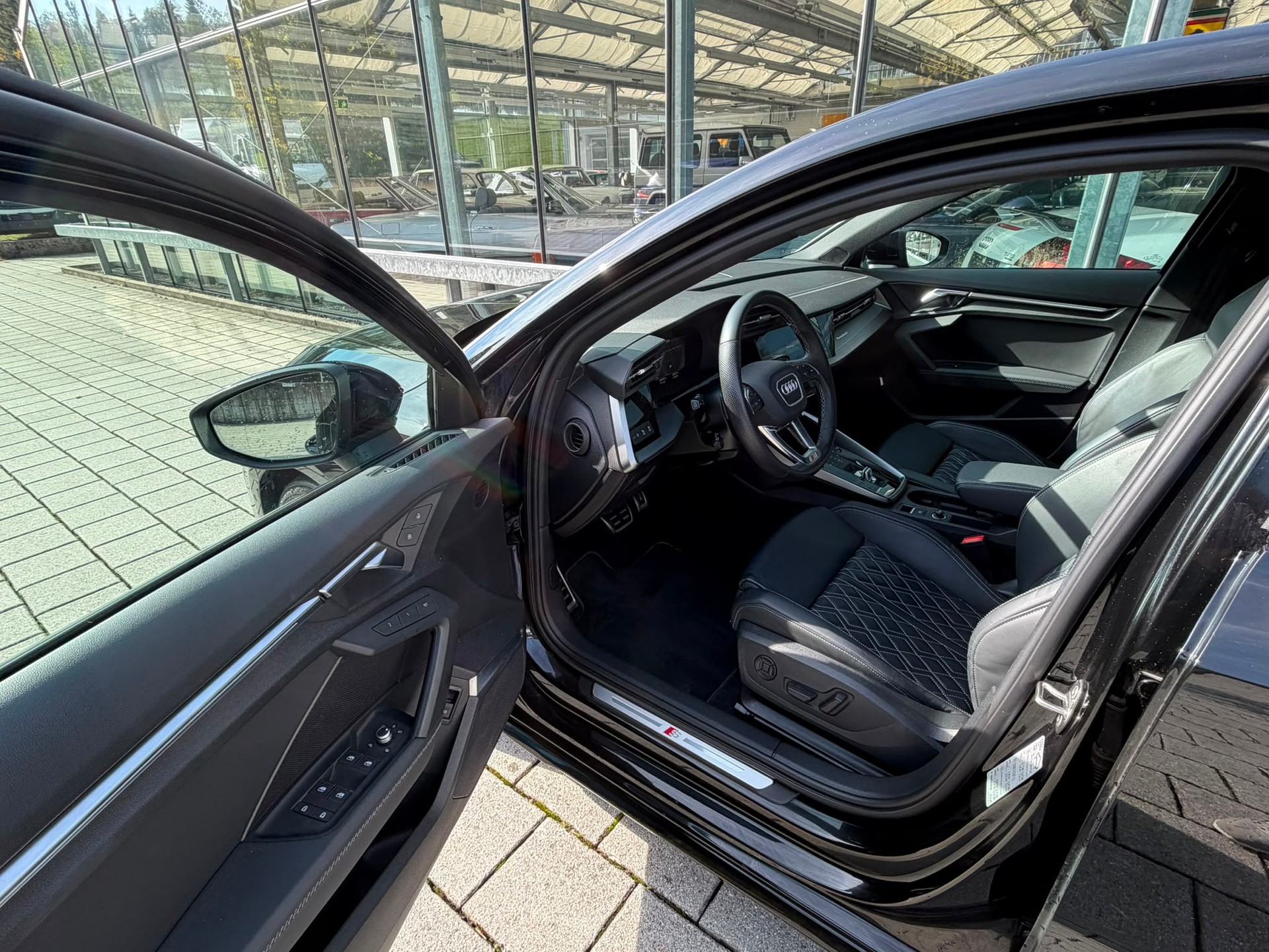 AUDI S3 Sportback 2.0 TFSI quattro S-tronic-image-7