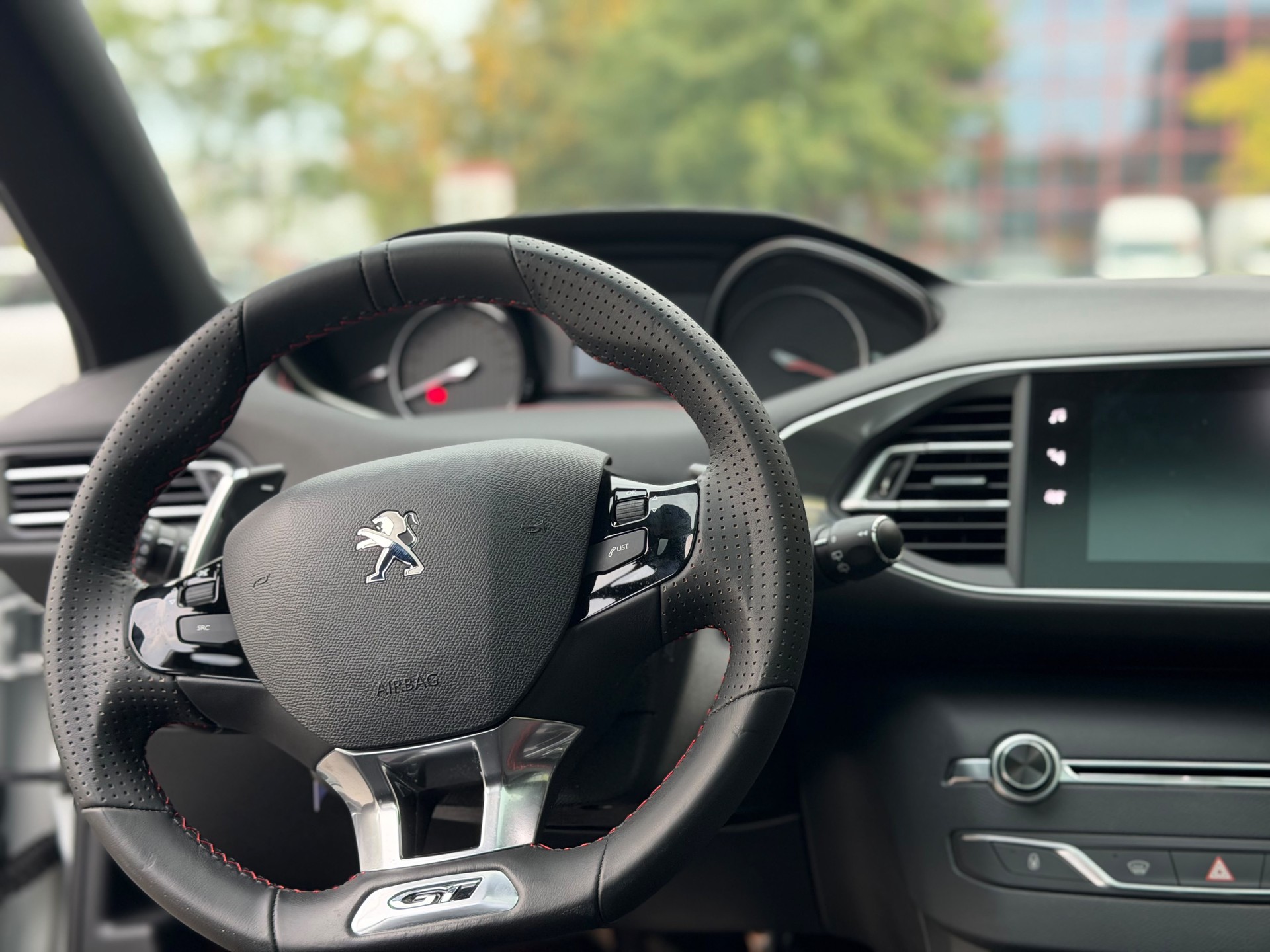 PEUGEOT 308 SW 2.0 BlueHDI GT EAT8-image-9