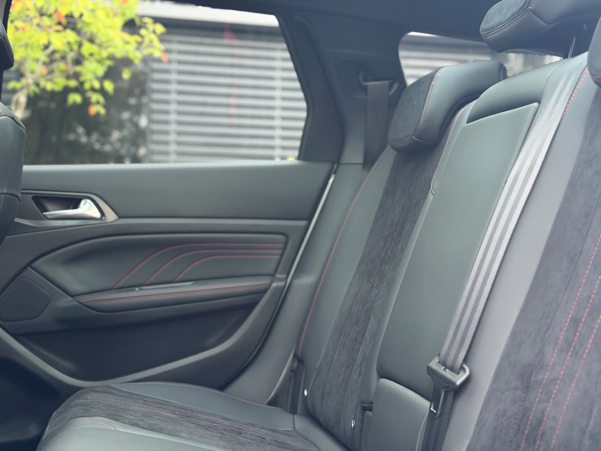 PEUGEOT 308 SW 2.0 BlueHDI GT EAT8-image-13