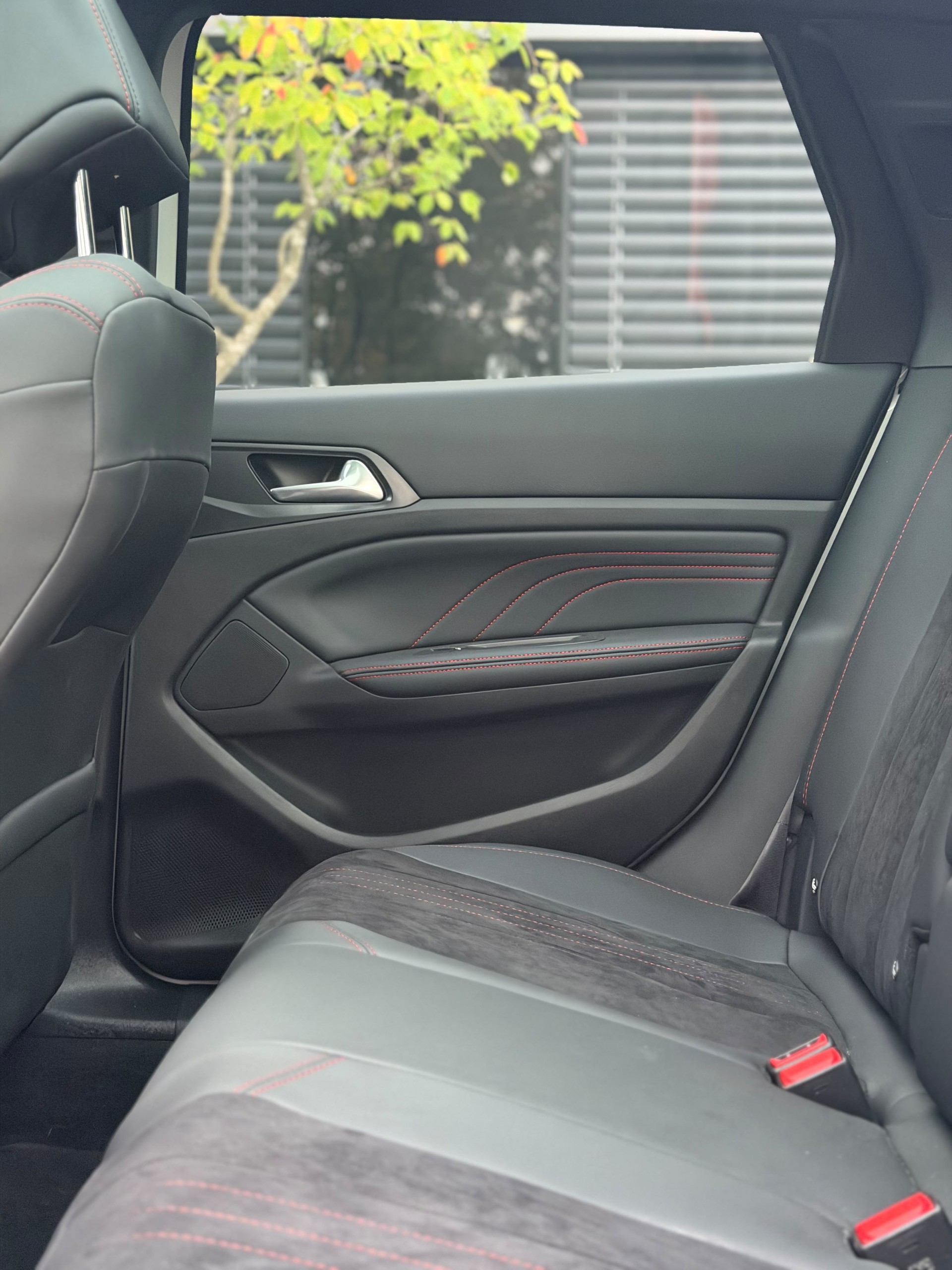 PEUGEOT 308 SW 2.0 BlueHDI GT EAT8-image-14