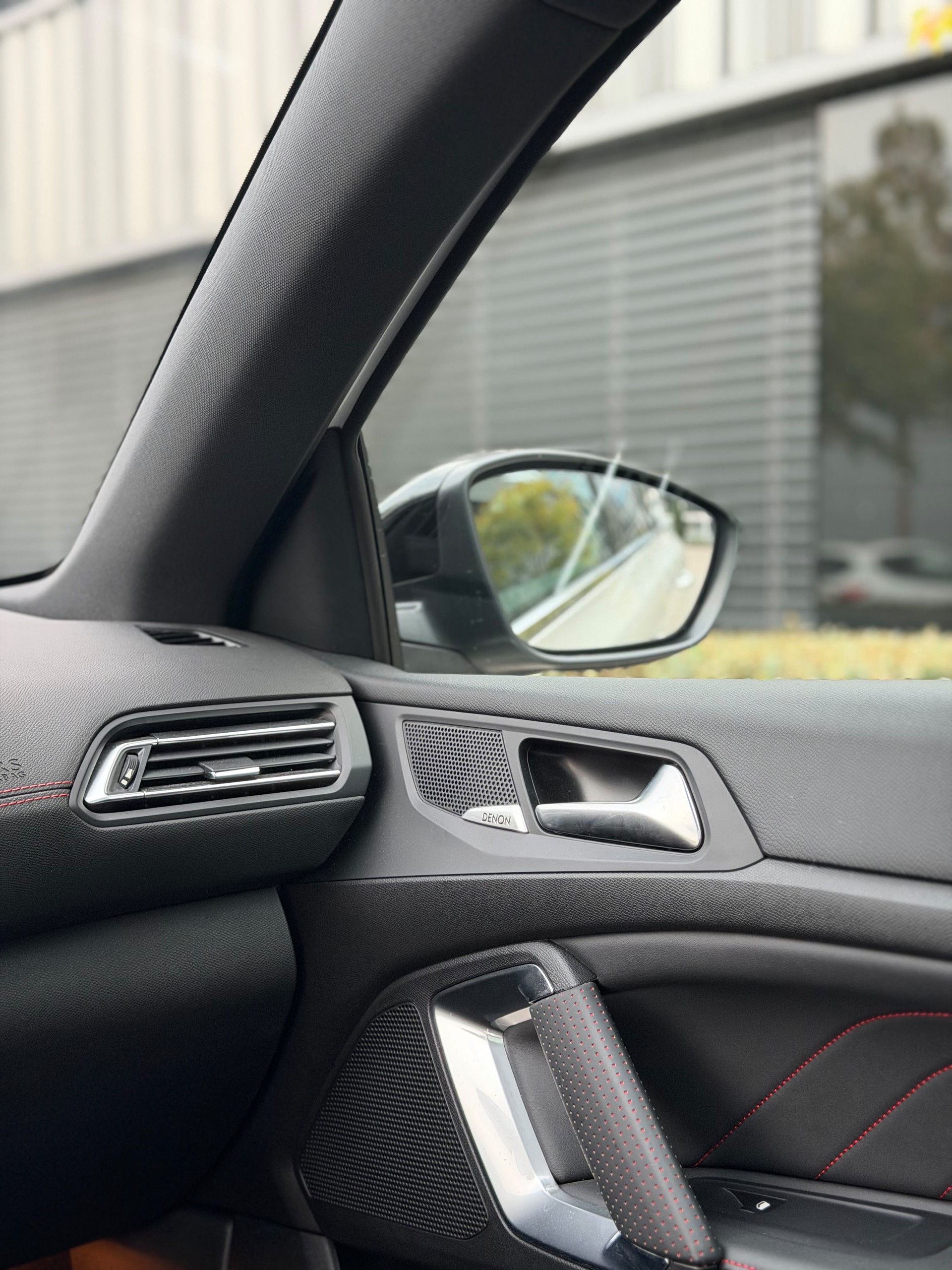 PEUGEOT 308 SW 2.0 BlueHDI GT EAT8-image-12