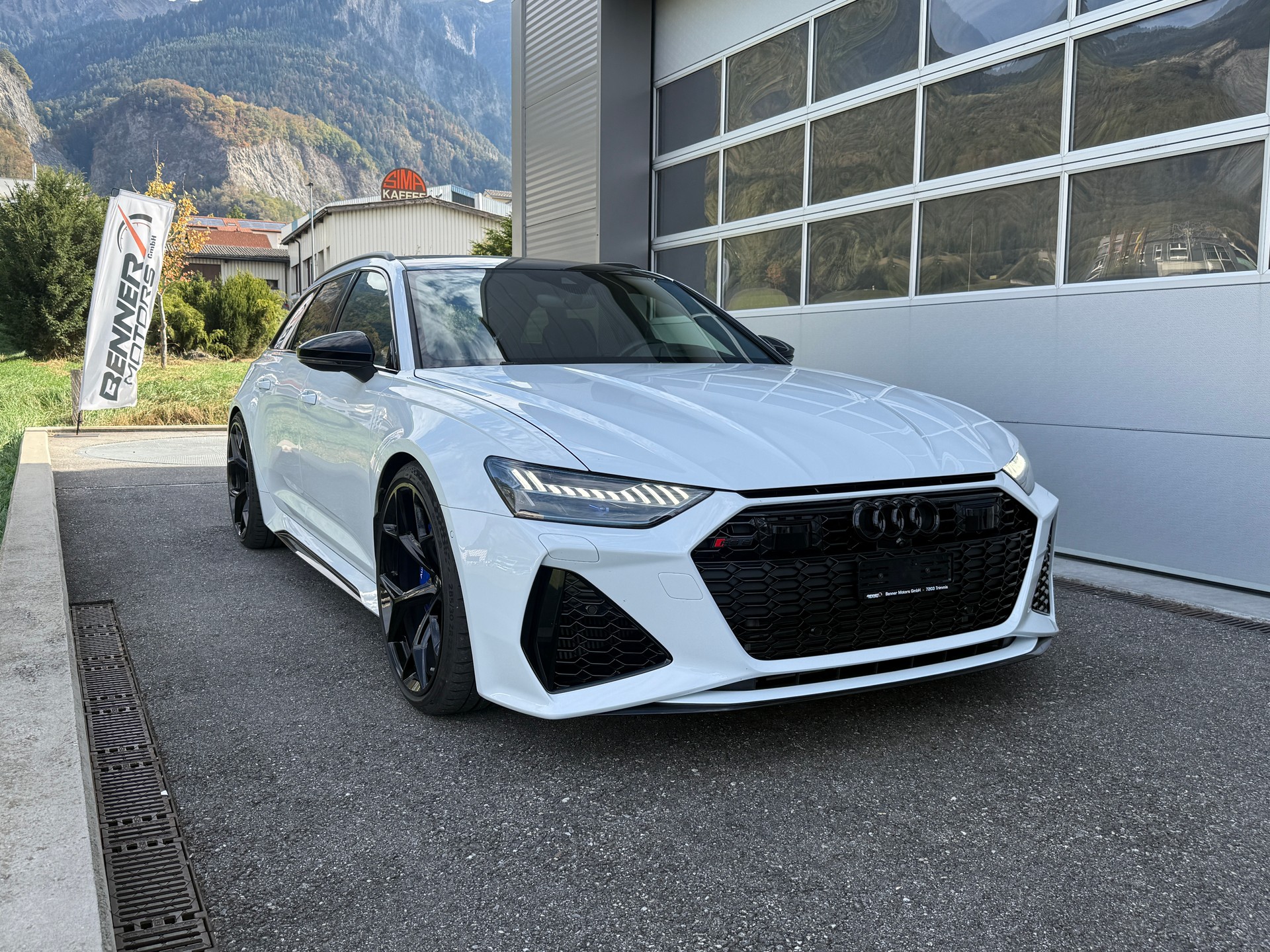 AUDI RS6 Avant 4.0 TFSI V8 Performance quattro-image-1
