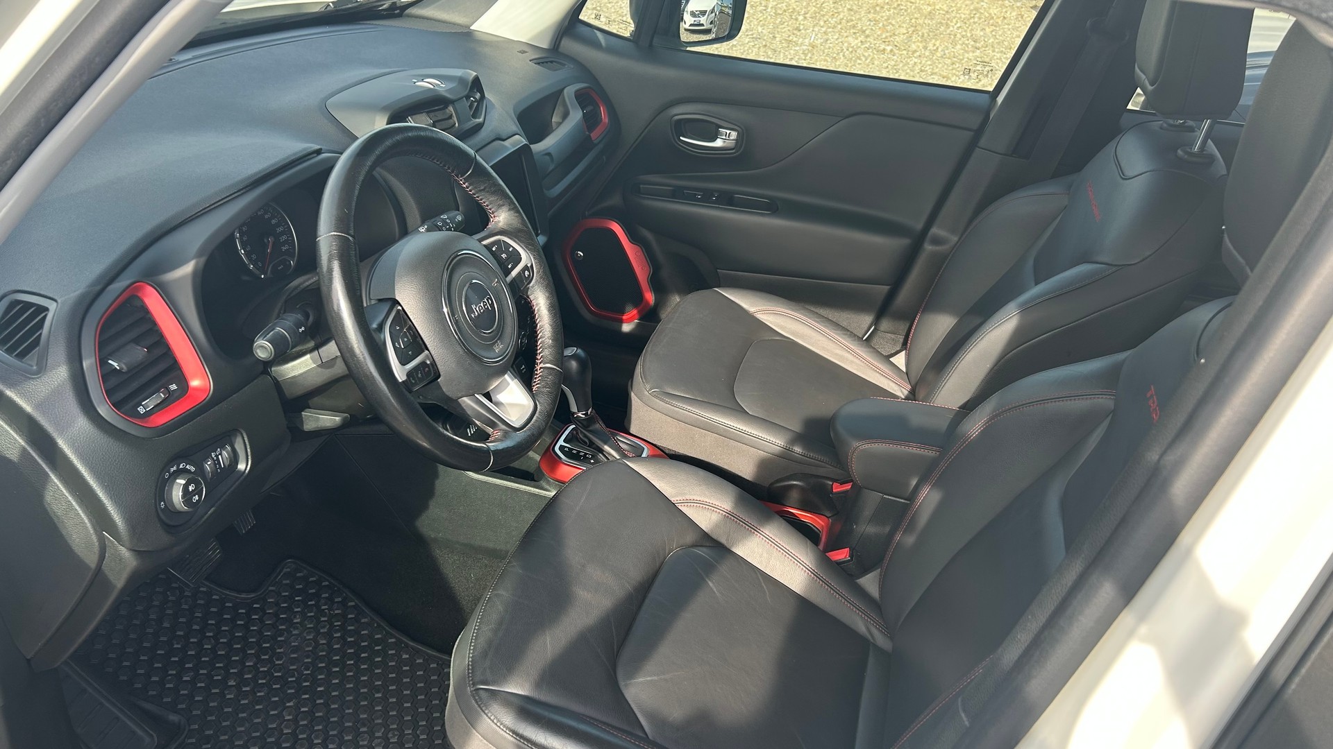 JEEP Renegade 2.0 MJ Trailhawk AWD + Low Range 9ATX-image-1