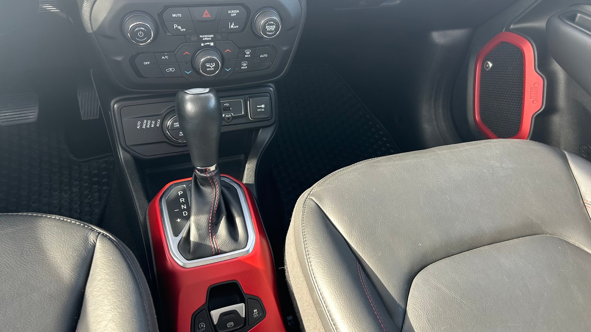 JEEP Renegade 2.0 MJ Trailhawk AWD + Low Range 9ATX-image-3