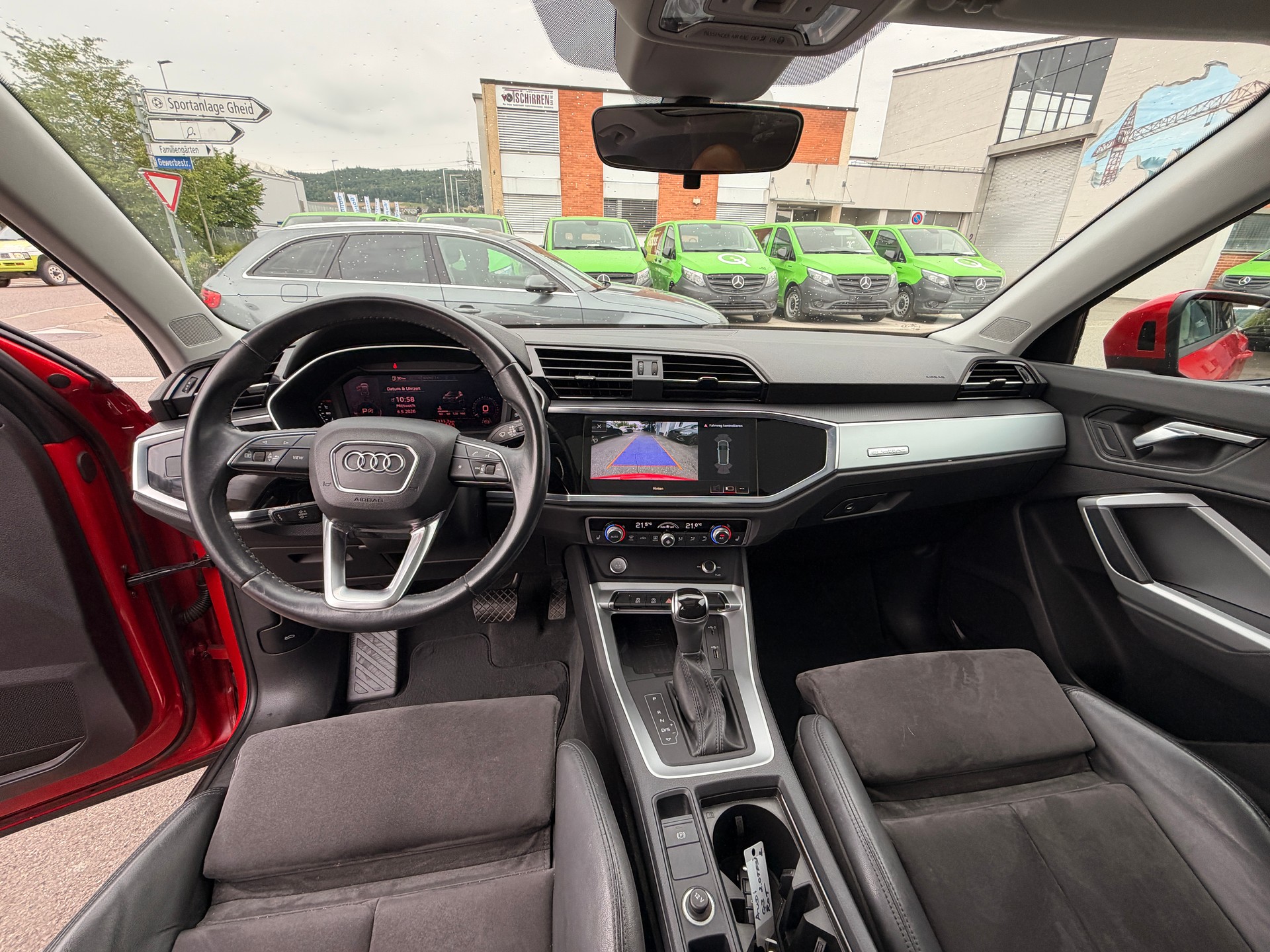 AUDI Q3 40 TFSI advanced quattro S-tronic-image-5