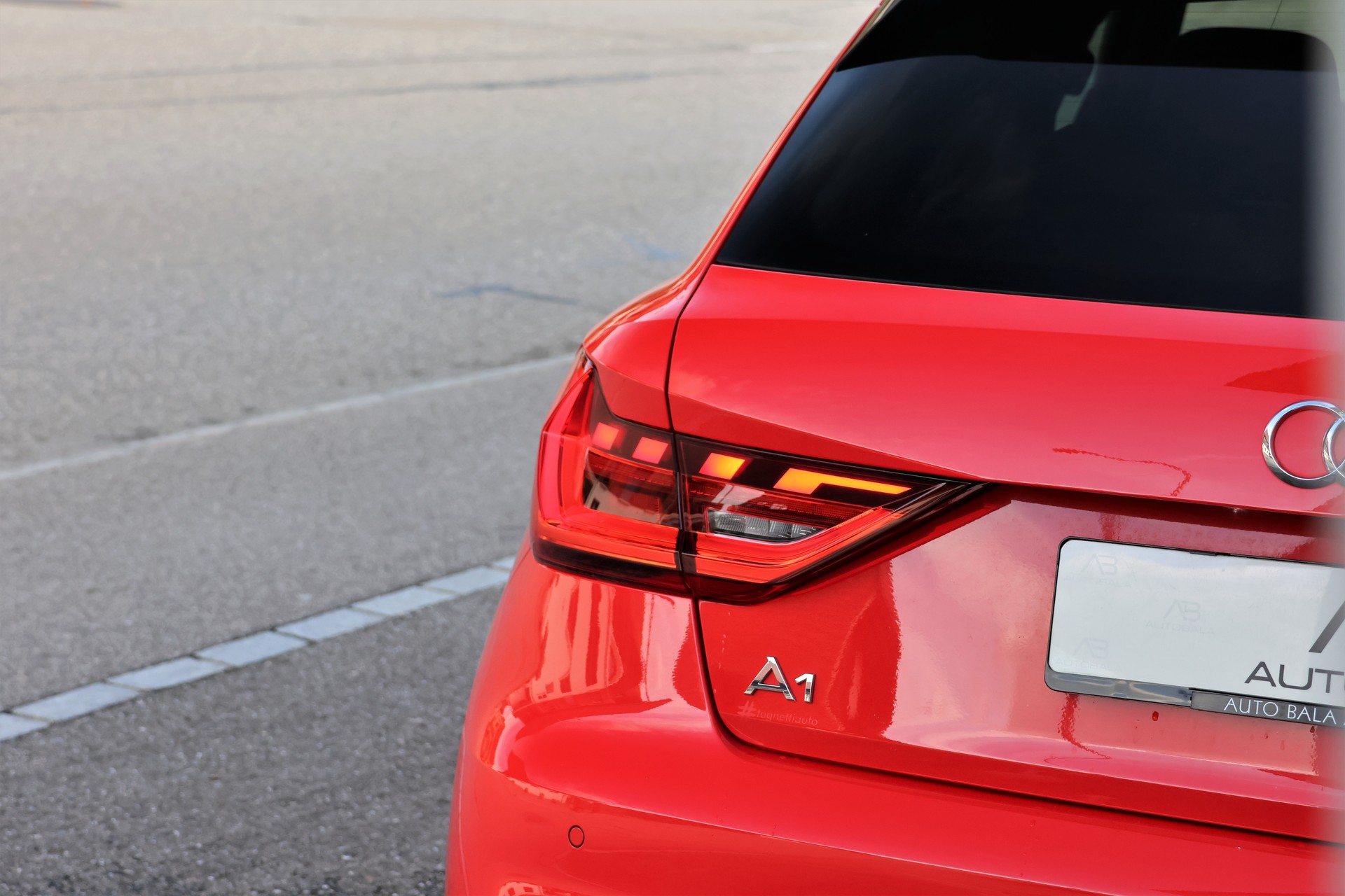AUDI A1 Sportback 30 TFSI advanced S-tronic (CH) S-Line-image-5