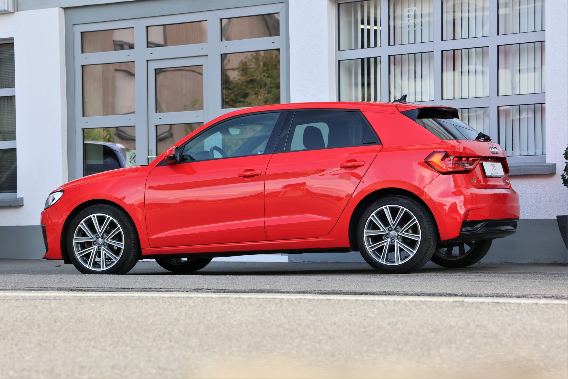 AUDI A1 Sportback 30 TFSI advanced S-tronic (CH) S-Line-image-3