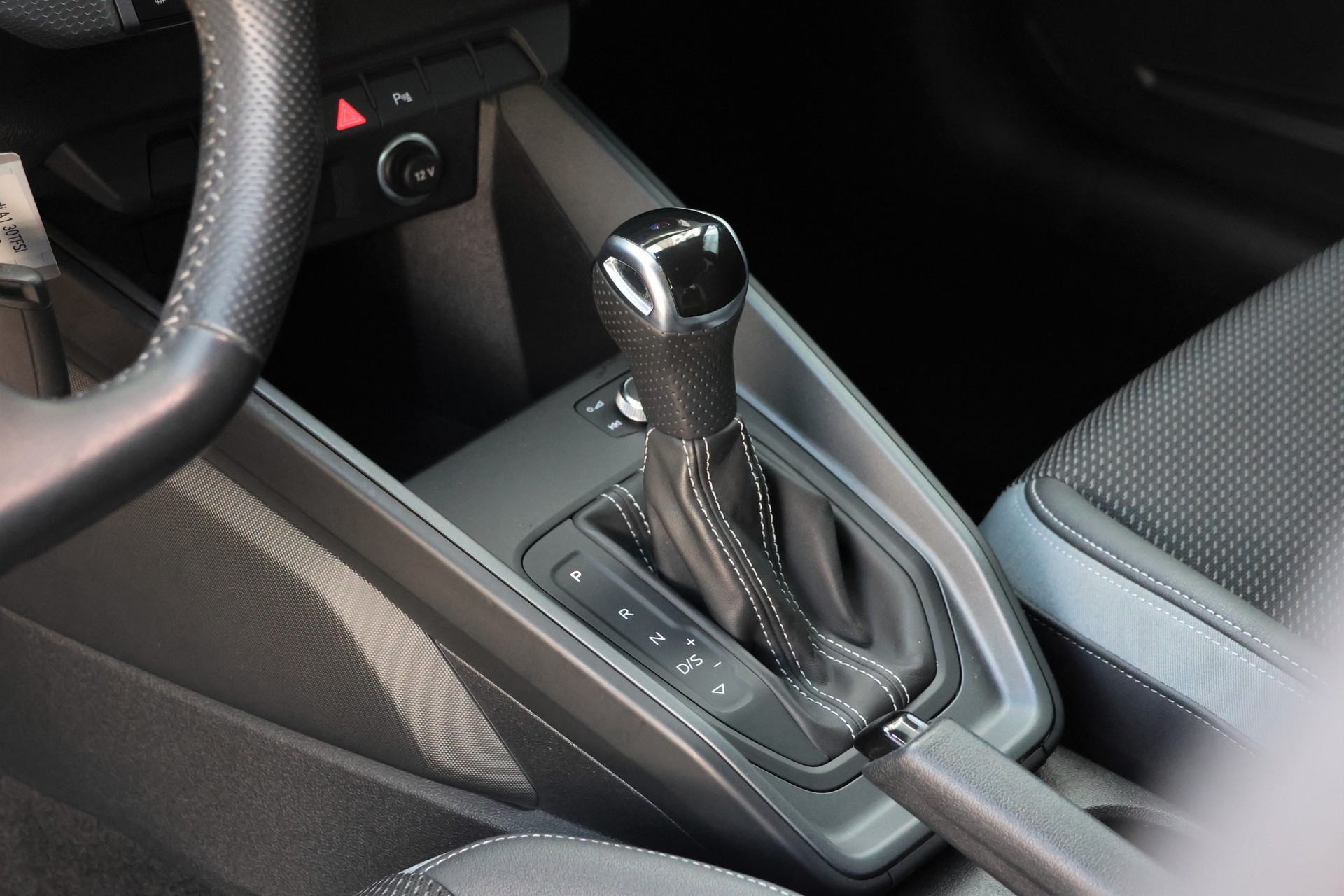 AUDI A1 Sportback 30 TFSI advanced S-tronic (CH) S-Line-image-11