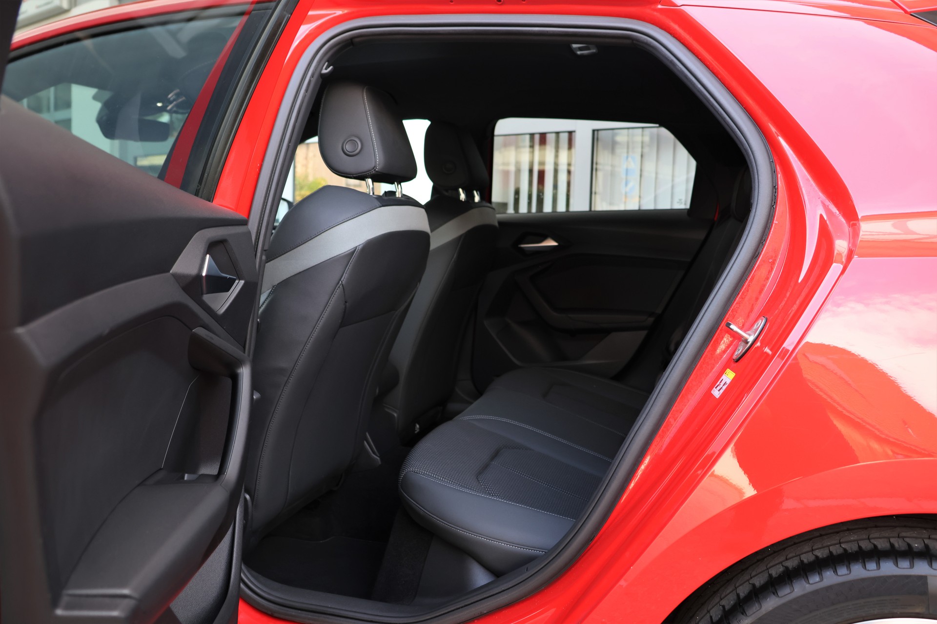 AUDI A1 Sportback 30 TFSI advanced S-tronic (CH) S-Line-image-12