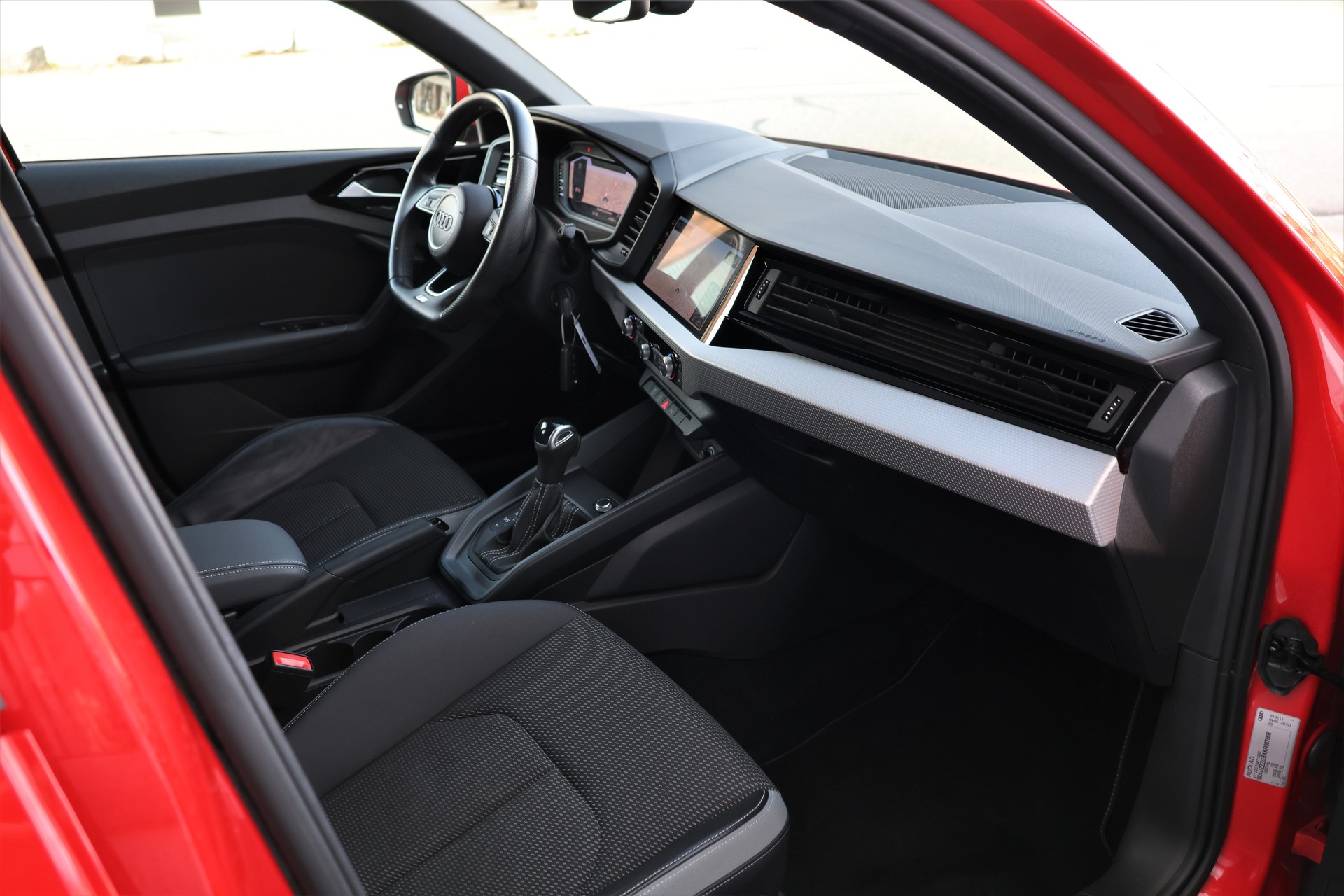 AUDI A1 Sportback 30 TFSI advanced S-tronic (CH) S-Line-image-19