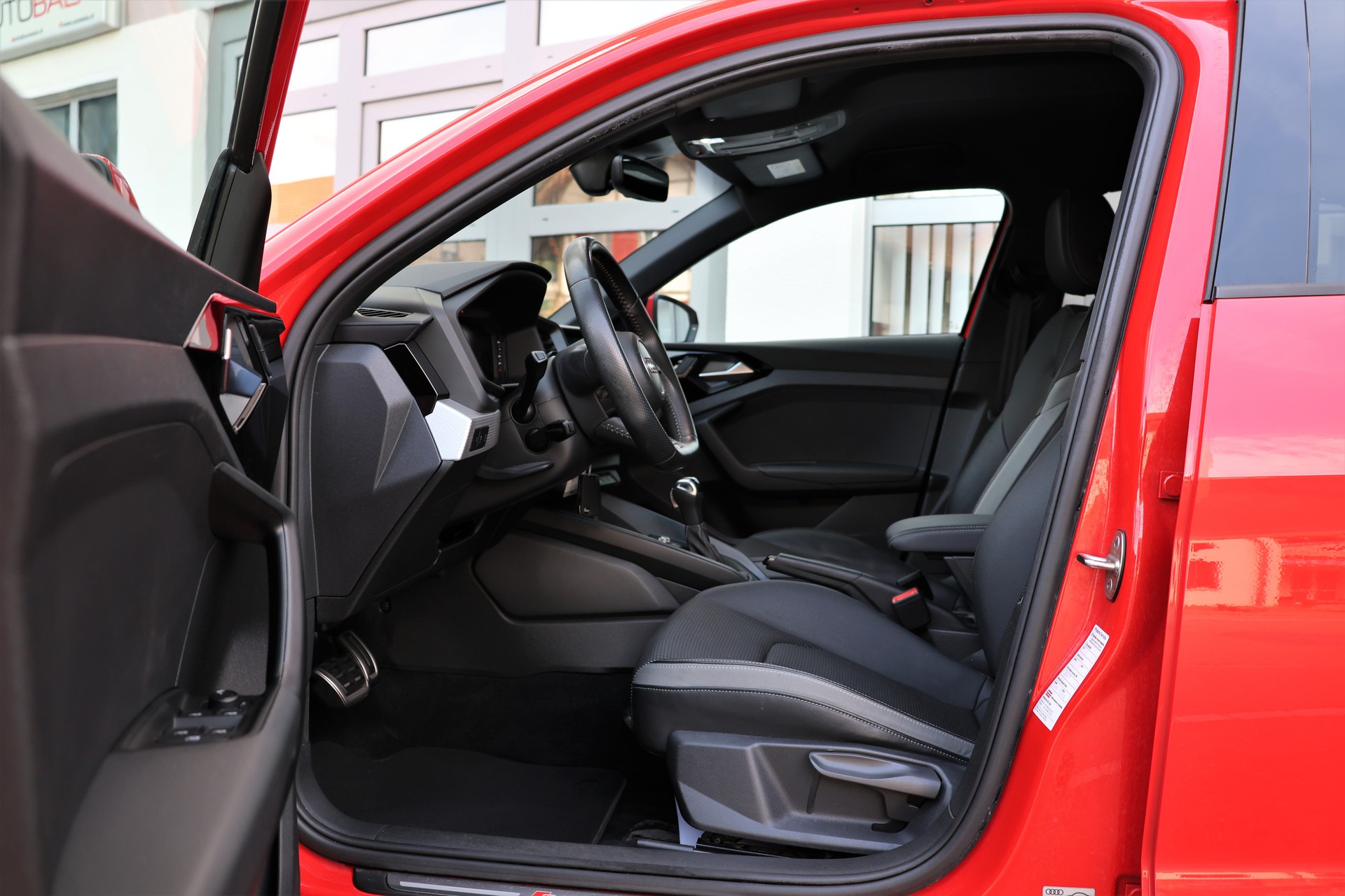 AUDI A1 Sportback 30 TFSI advanced S-tronic (CH) S-Line-image-9