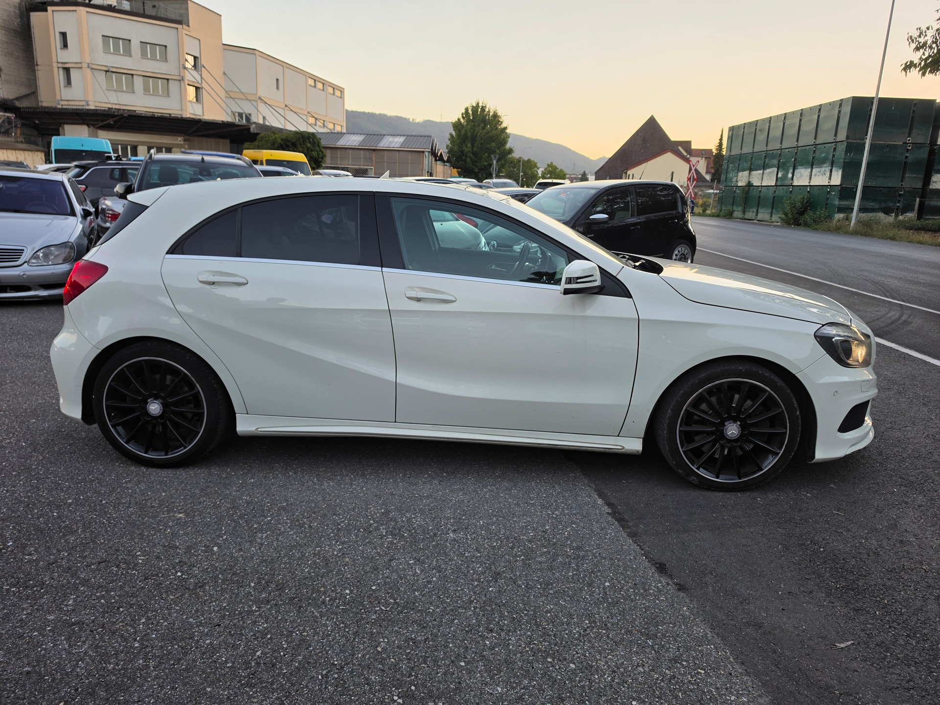 MERCEDES-BENZ A 220 CDI AMG Line 7G-DCT-image-5