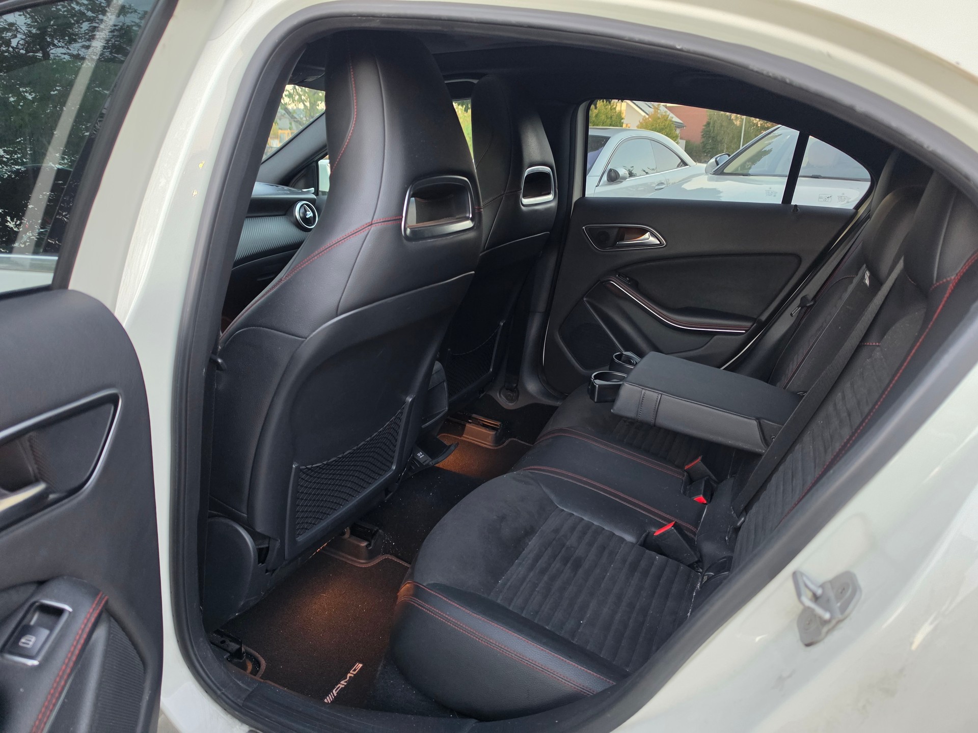 MERCEDES-BENZ A 220 CDI AMG Line 7G-DCT-image-11