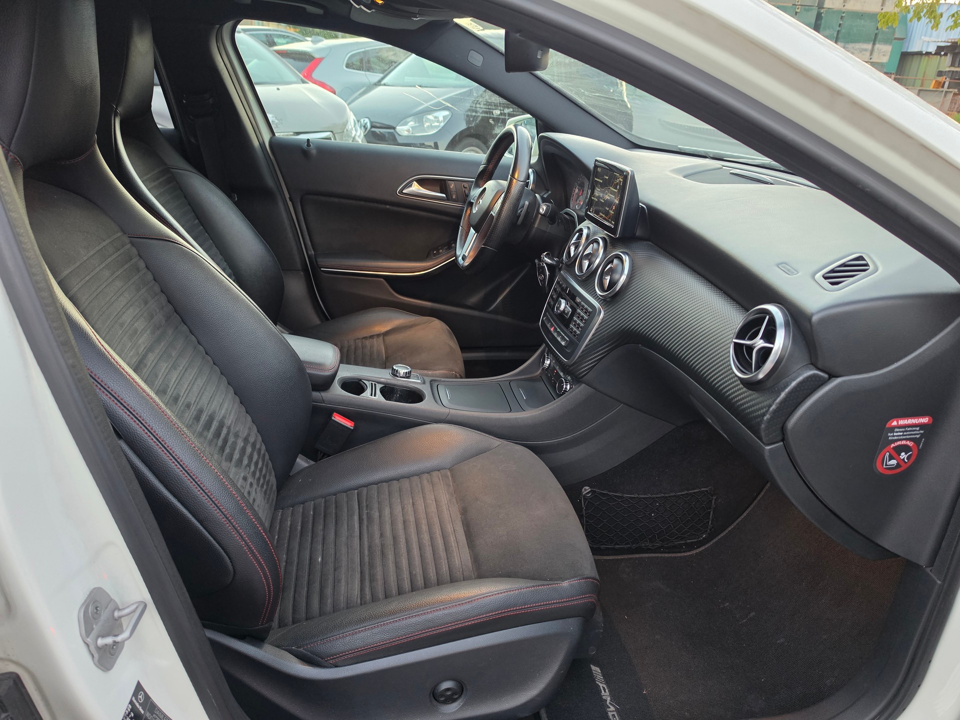 MERCEDES-BENZ A 220 CDI AMG Line 7G-DCT-image-10