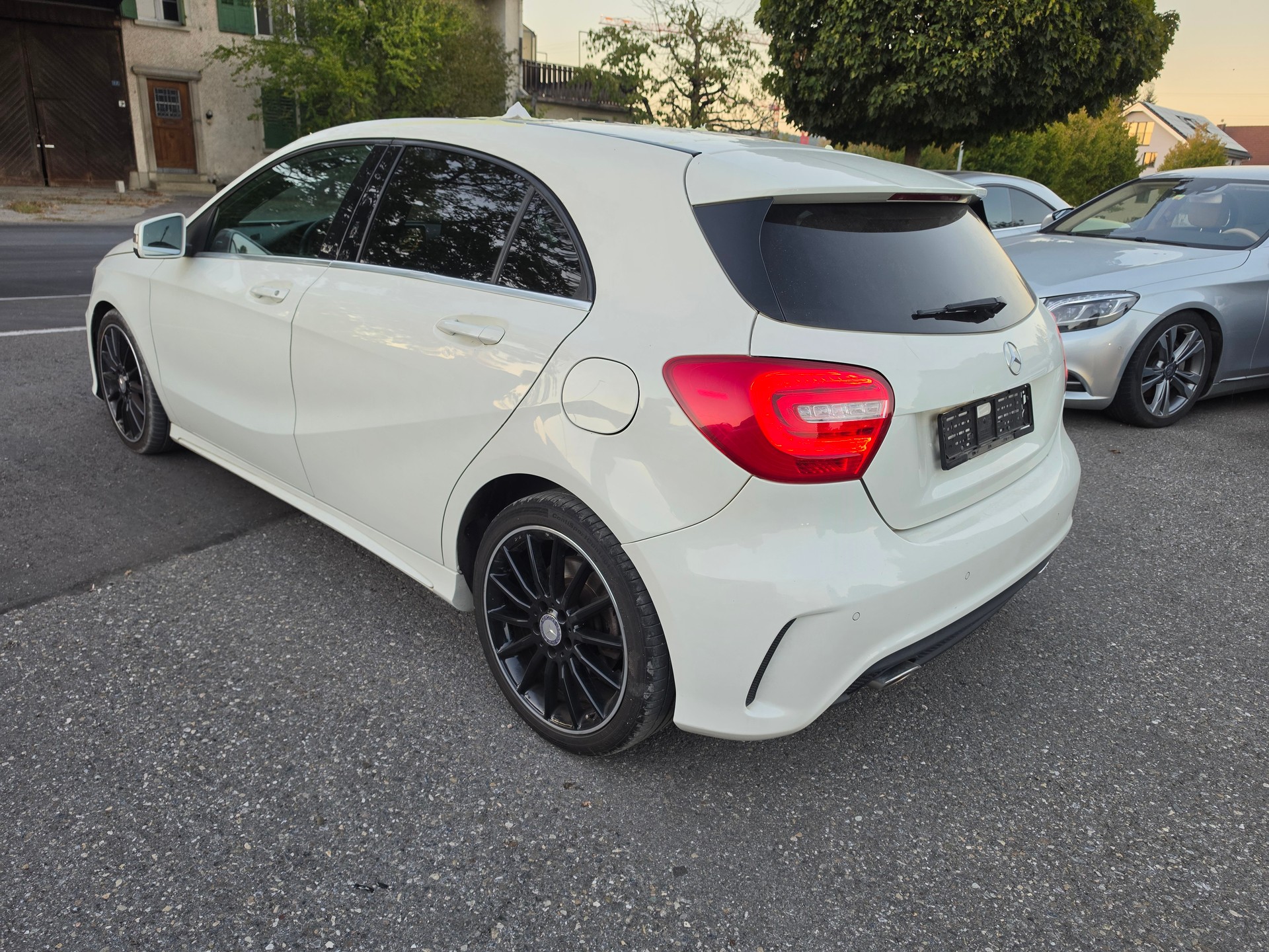 MERCEDES-BENZ A 220 CDI AMG Line 7G-DCT-image-2