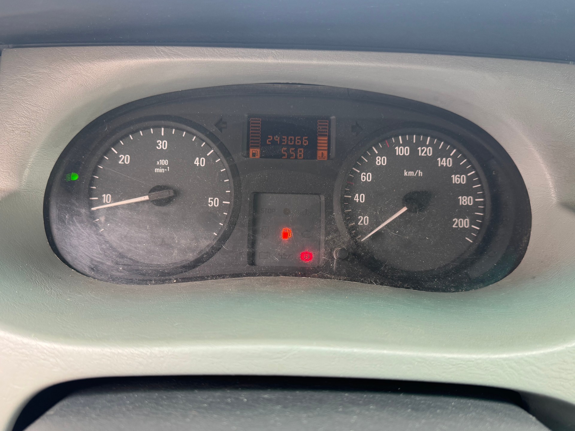 OPEL Vivaro 20TD J28/30-image-13