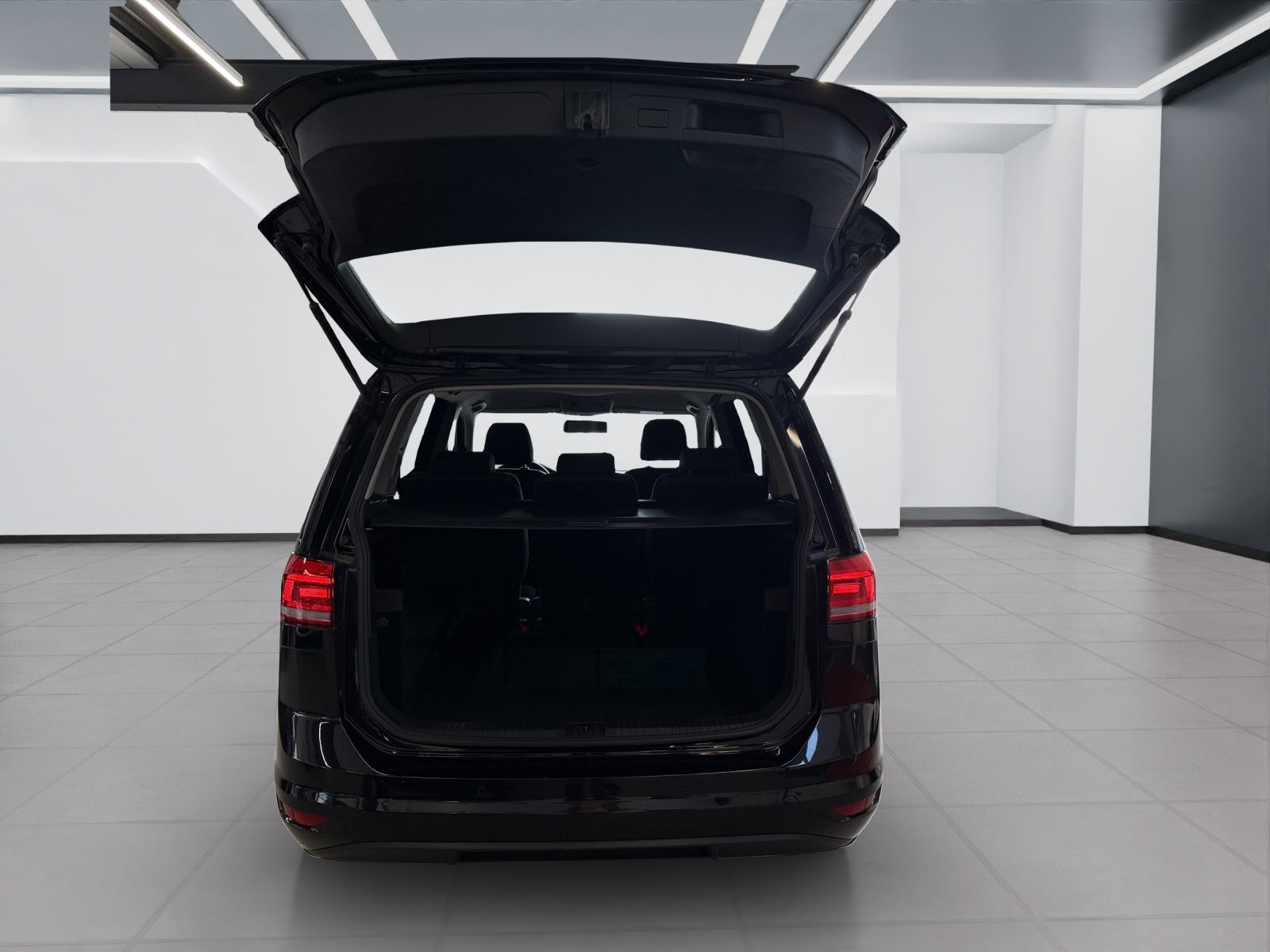 VW Touran 1.6 TDI BlueMotion Technology Trendline DSG-image-20