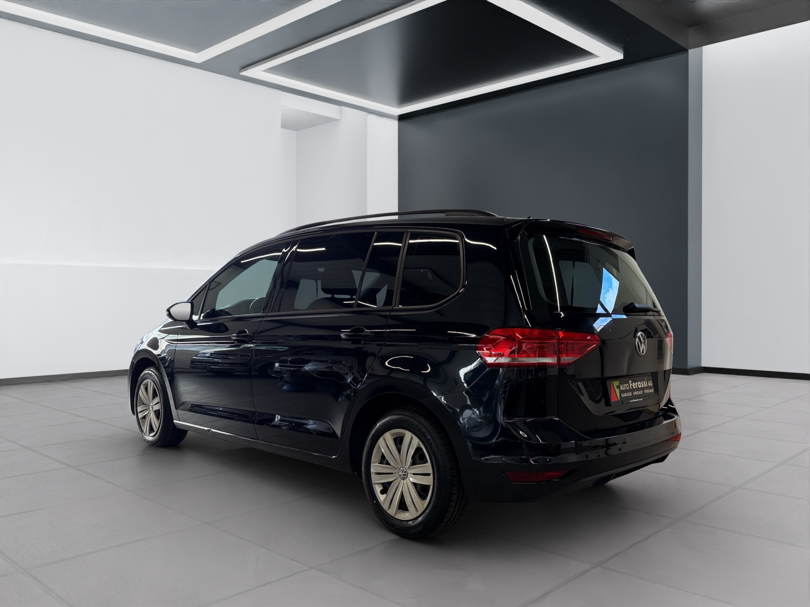 VW Touran 1.6 TDI BlueMotion Technology Trendline DSG-showroom-element-3