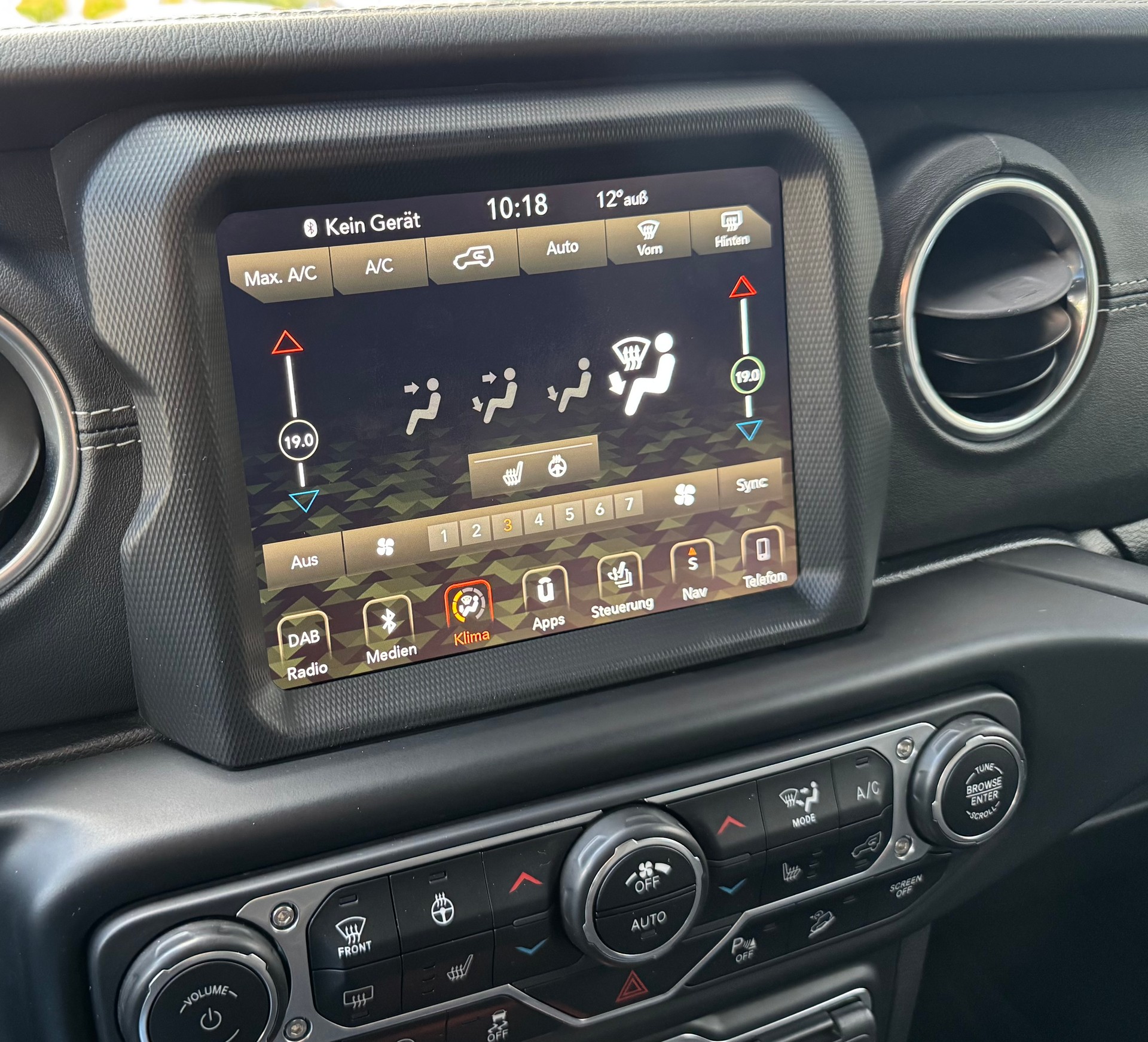 JEEP Wrangler 2.0 Unlimited Overland Automatic-image-16