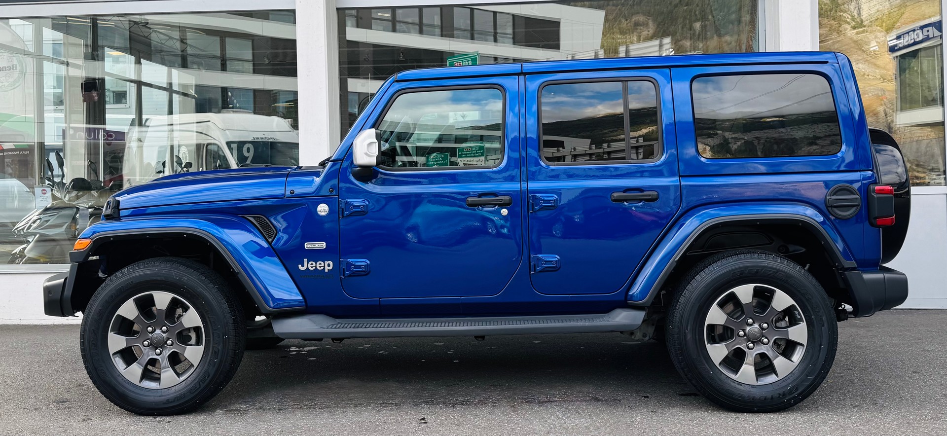 JEEP Wrangler 2.0 Unlimited Overland Automatic-showroom-element-2