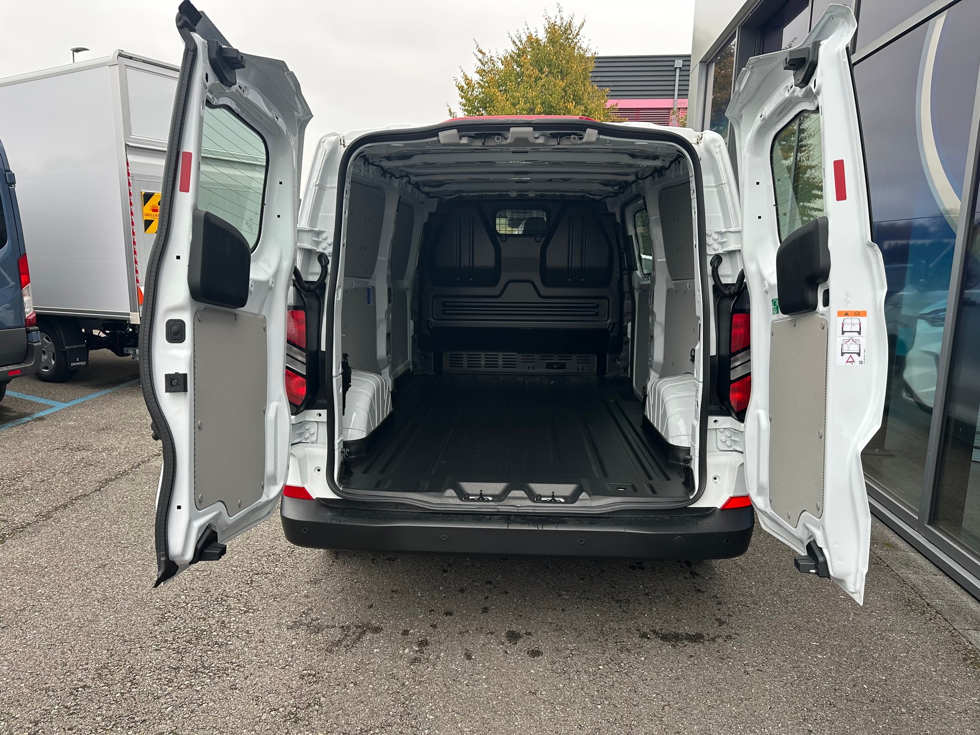 FORD Transit Custom Van 320 L2 2.0 EcoBl Trend/136CV/Aut.-image-6