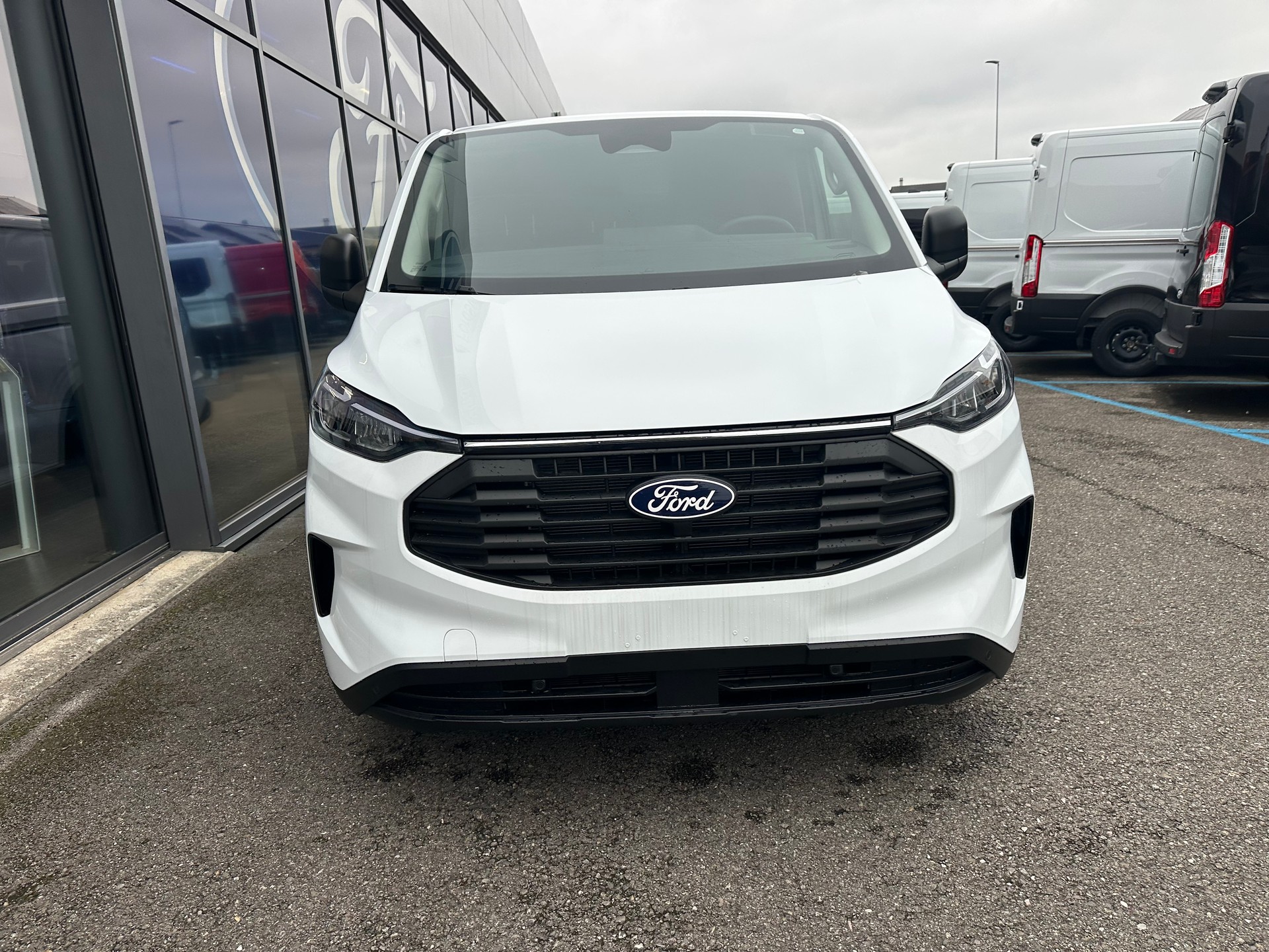 FORD Transit Custom Van 320 L2 2.0 EcoBl Trend/136CV/Aut.-image-9