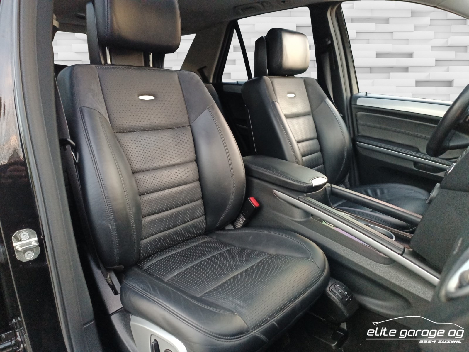 MERCEDES-BENZ ML 63 AMG ALL BLACK 4Matic 7G-Tronic-image-12