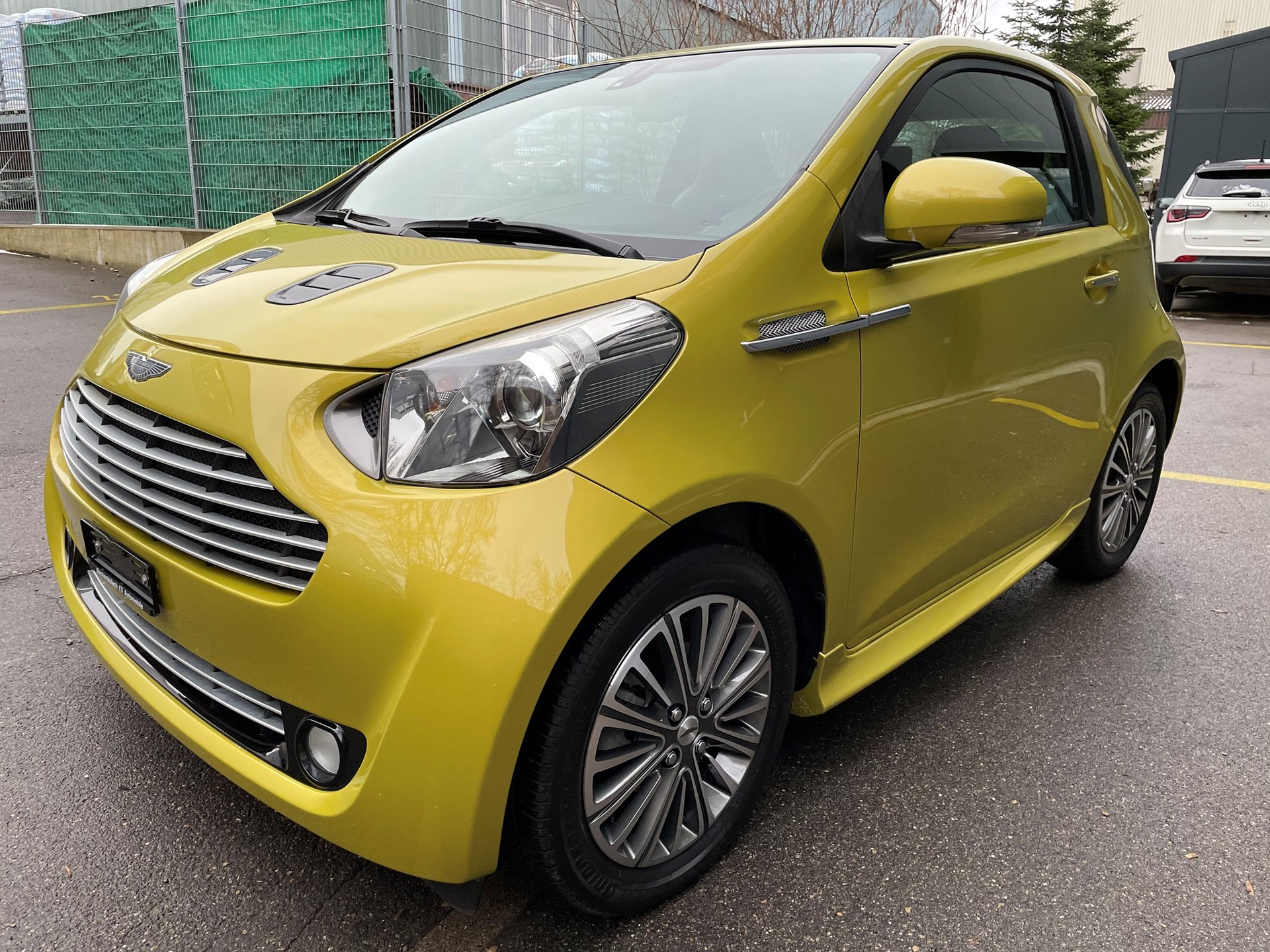 ASTON MARTIN Cygnet 1.33 Launch Ed.-showroom-element-3