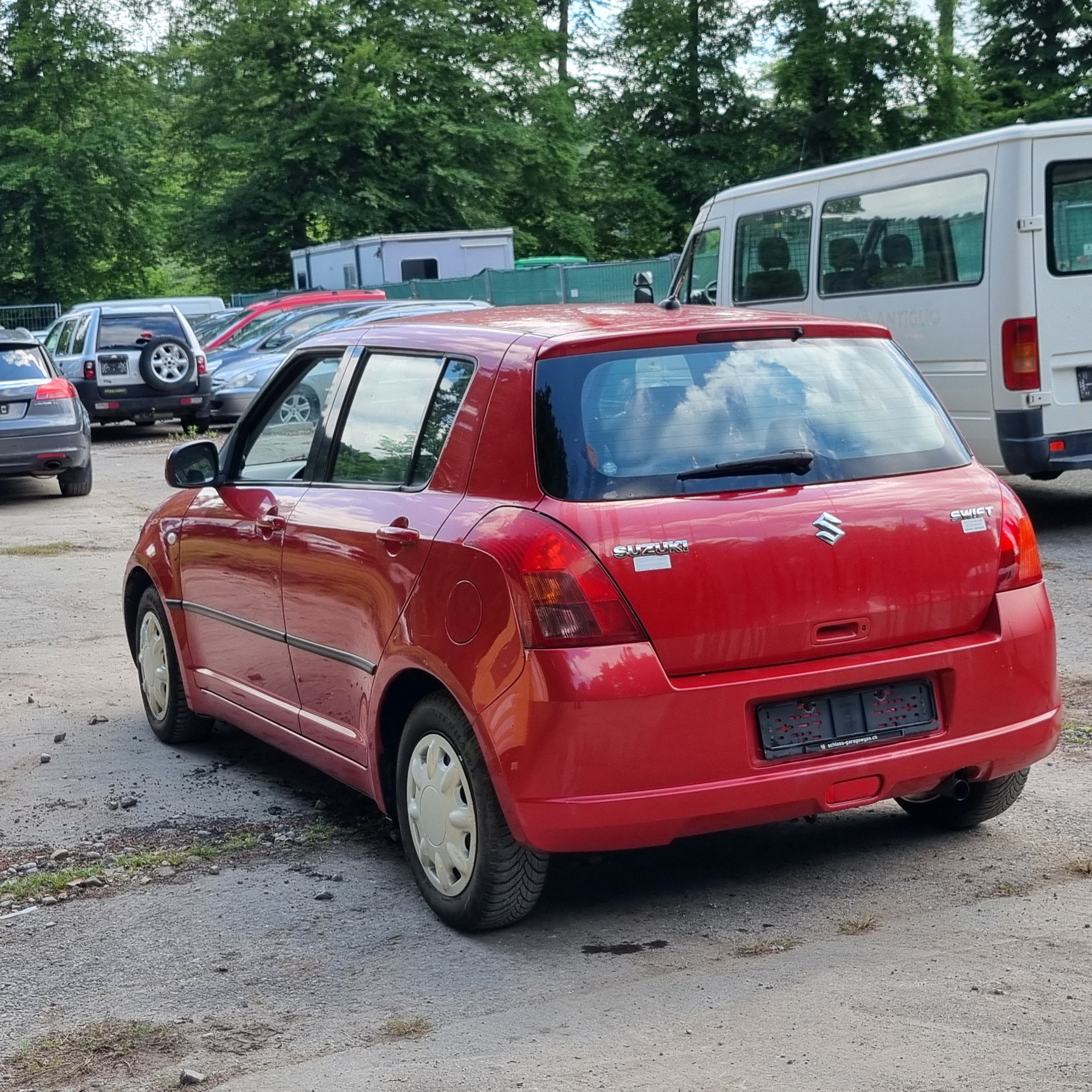 SUZUKI Swift 1.3i 16V GL Top-image-1