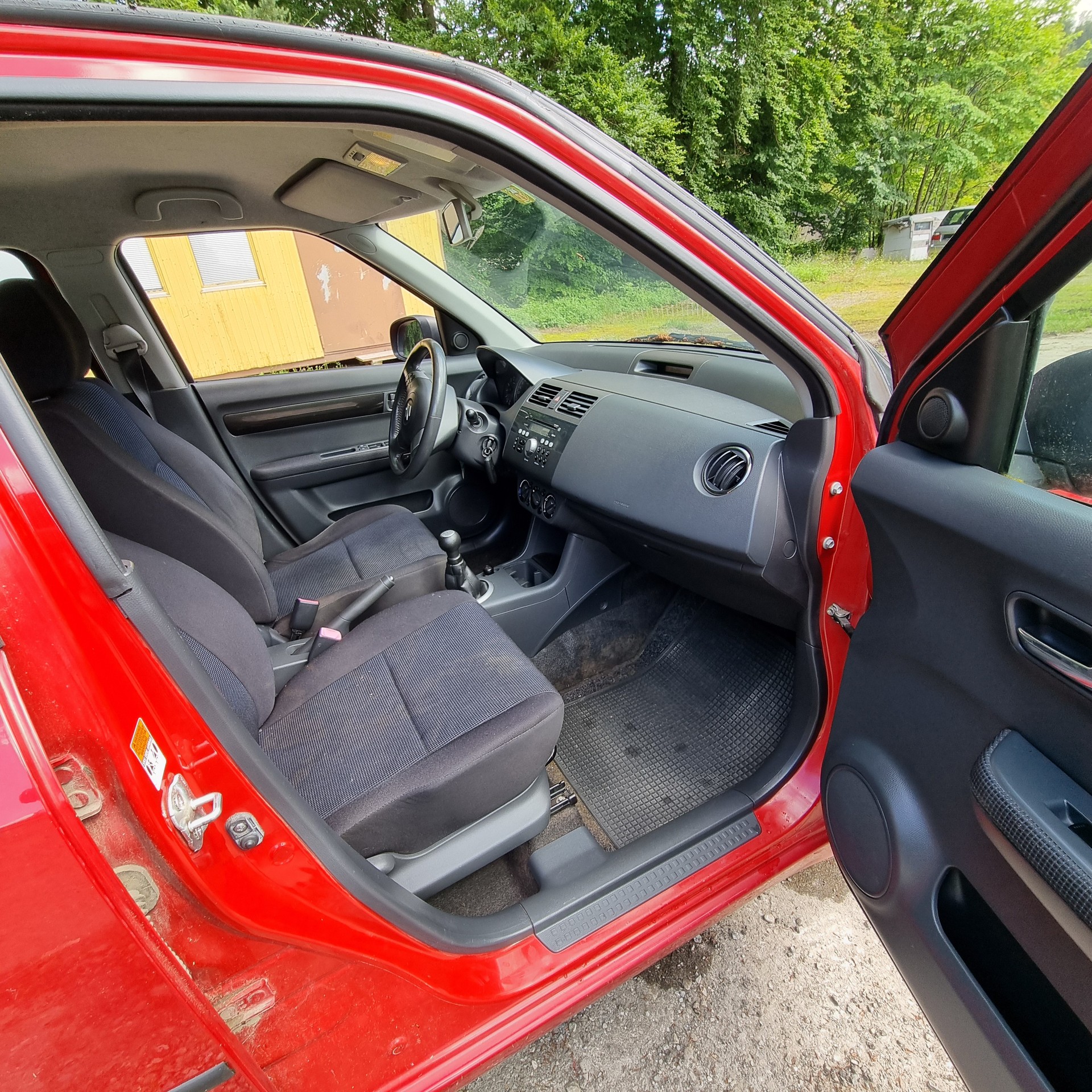 SUZUKI Swift 1.3i 16V GL Top-image-4
