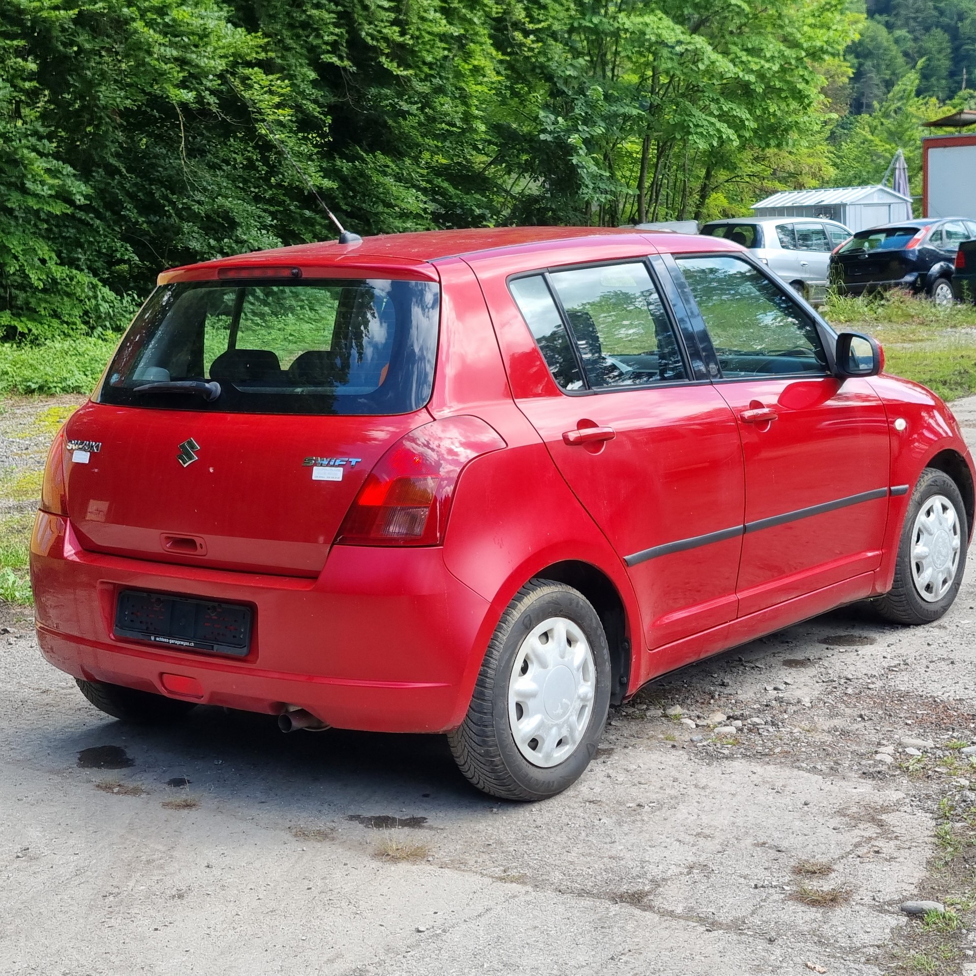 SUZUKI Swift 1.3i 16V GL Top-image-2