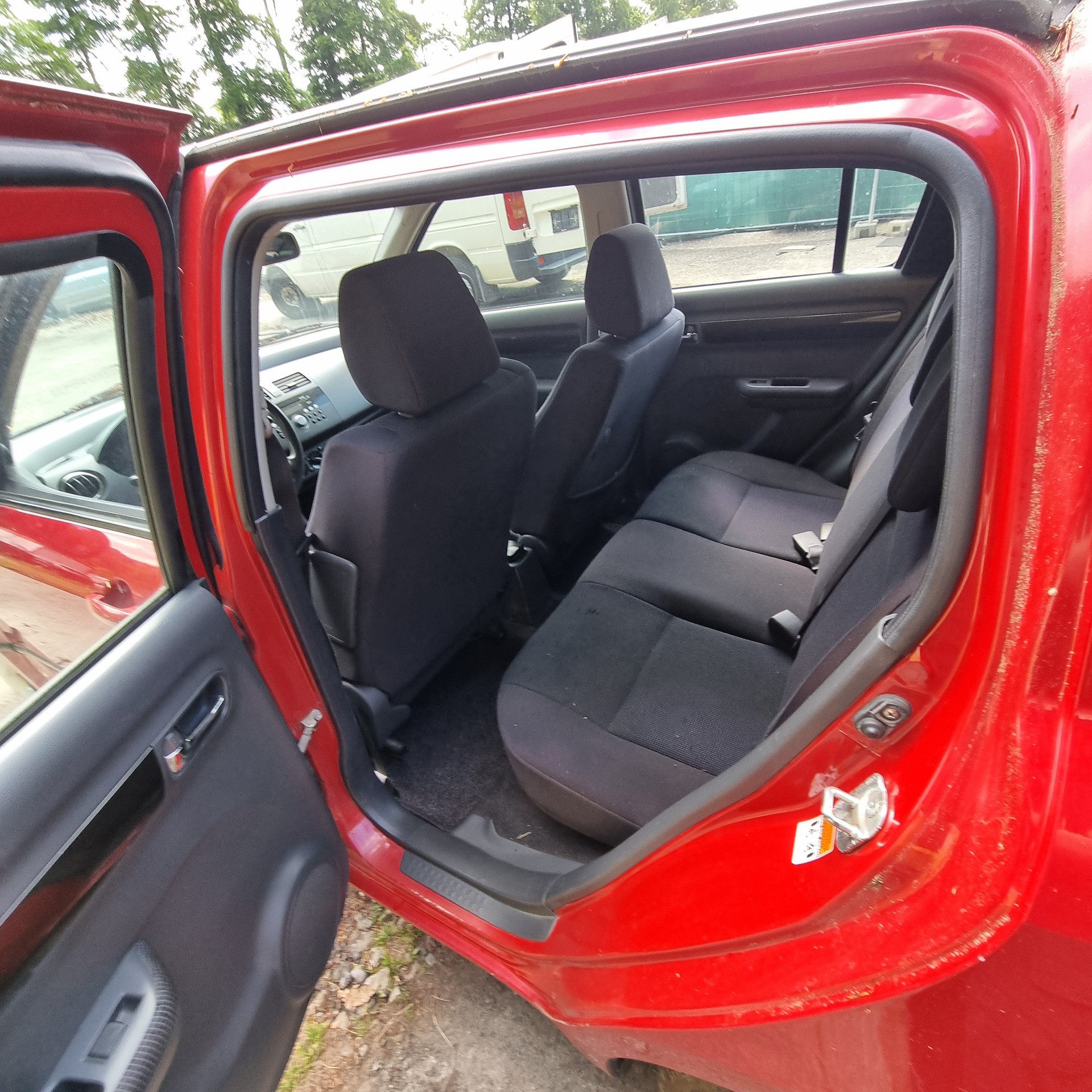 SUZUKI Swift 1.3i 16V GL Top-image-6