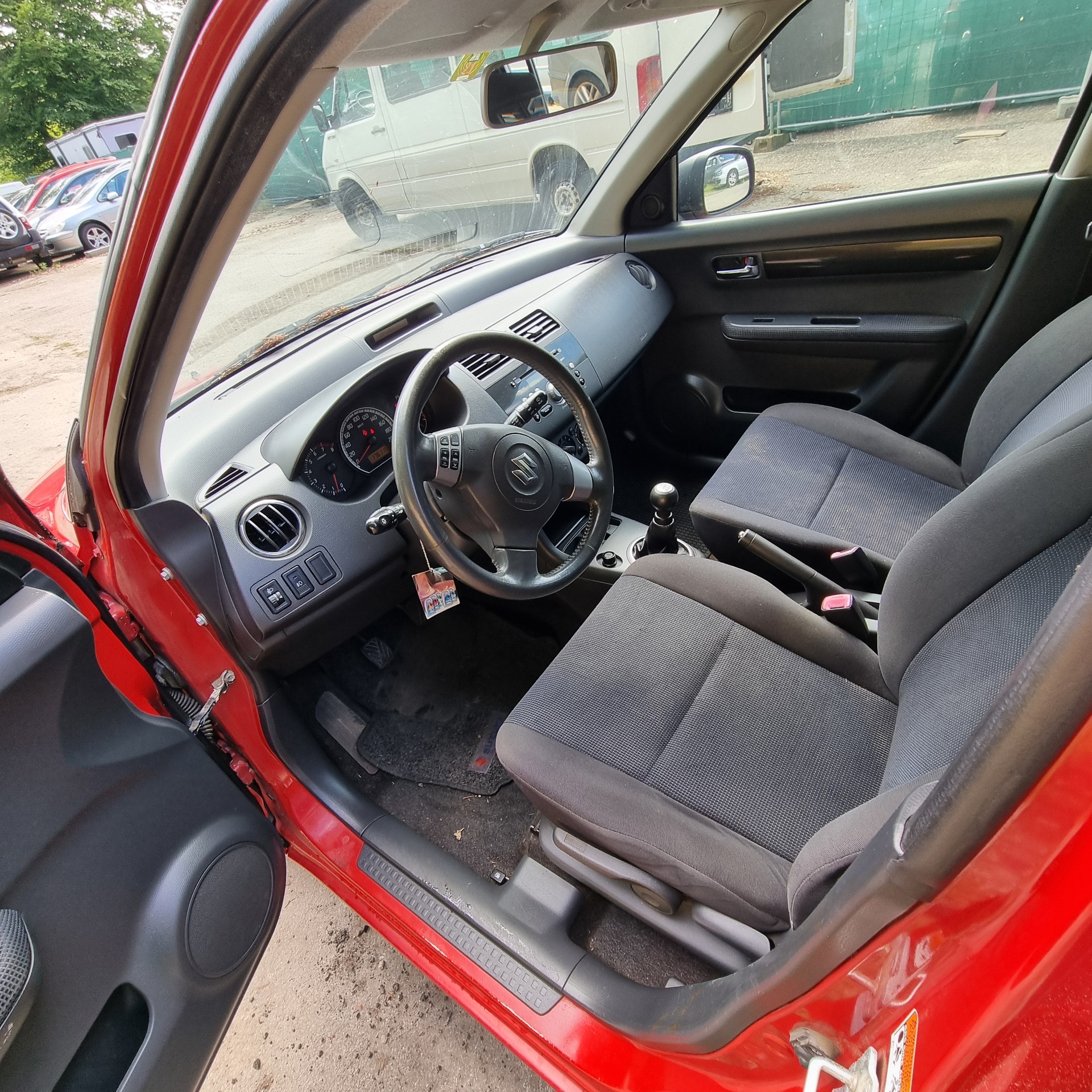SUZUKI Swift 1.3i 16V GL Top-image-7