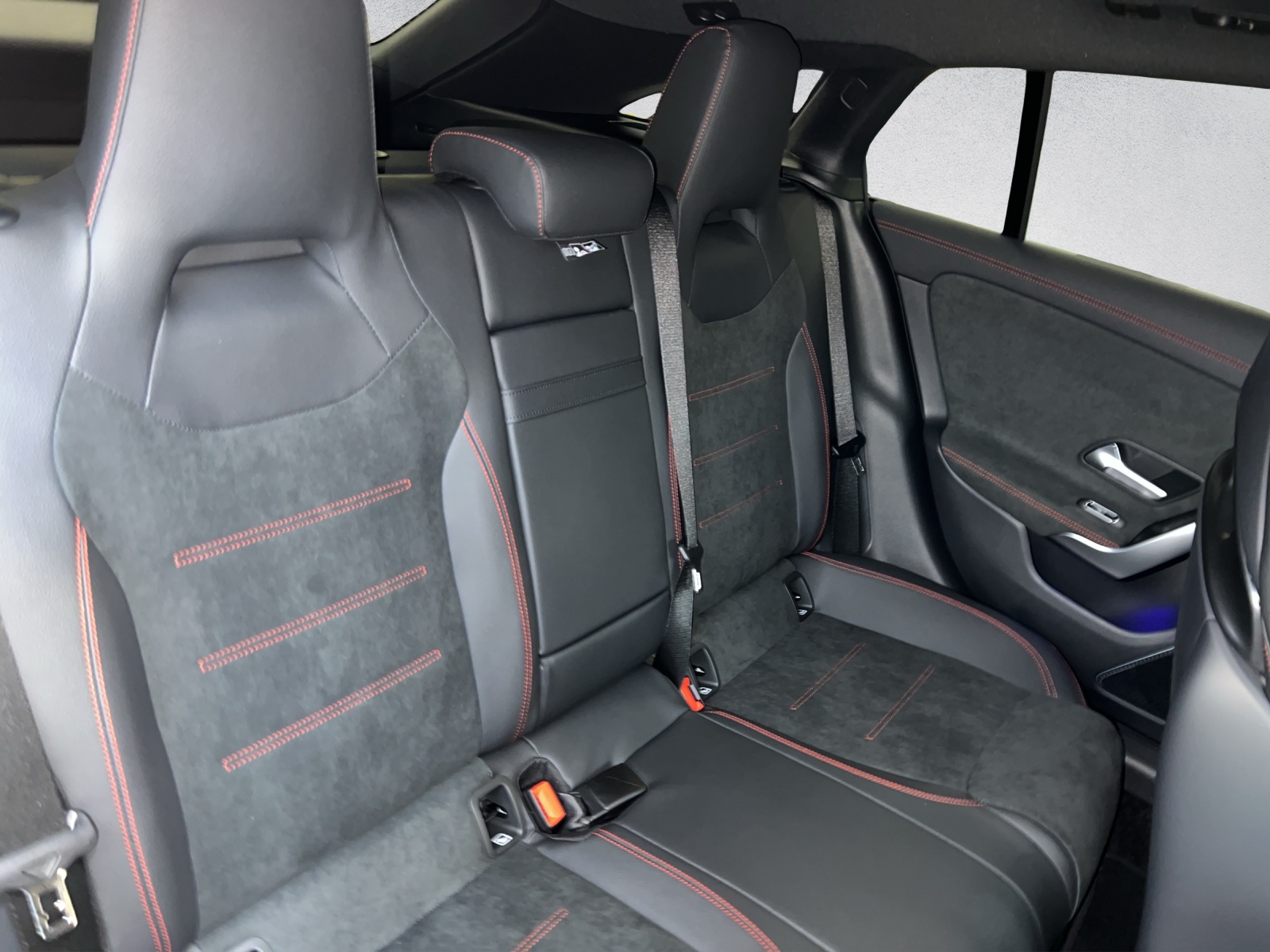 MERCEDES-BENZ CLA 35 AMG 4Matic Shooting Brake-image-12
