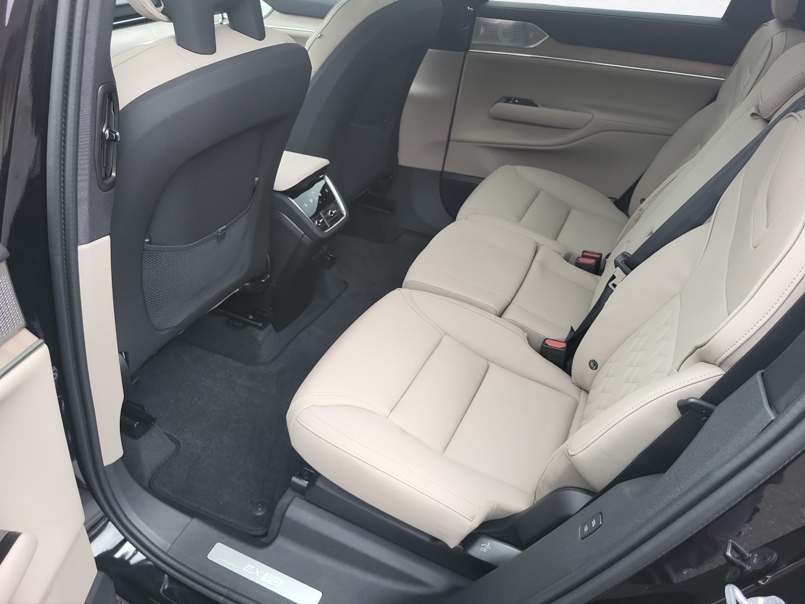 VOLVO EX 90 Twin Performance Ultra AWD-image-12
