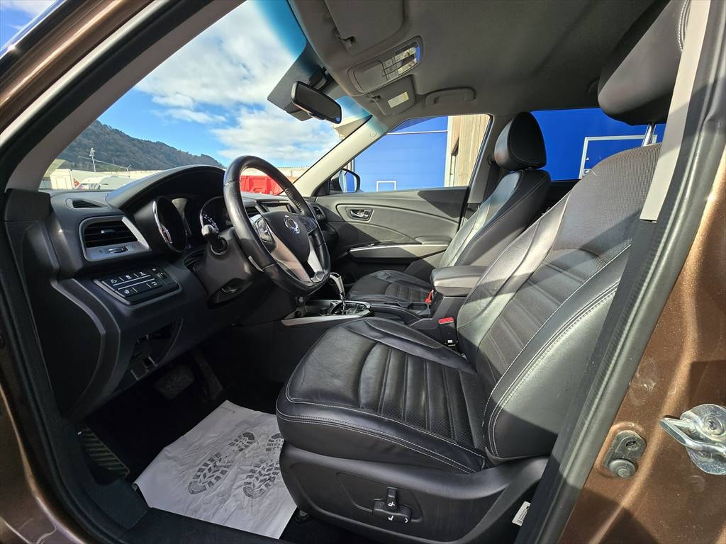 KGM-SsangYong Tivoli 1.6 eXDi Quartz 4WD Automatic-image-8