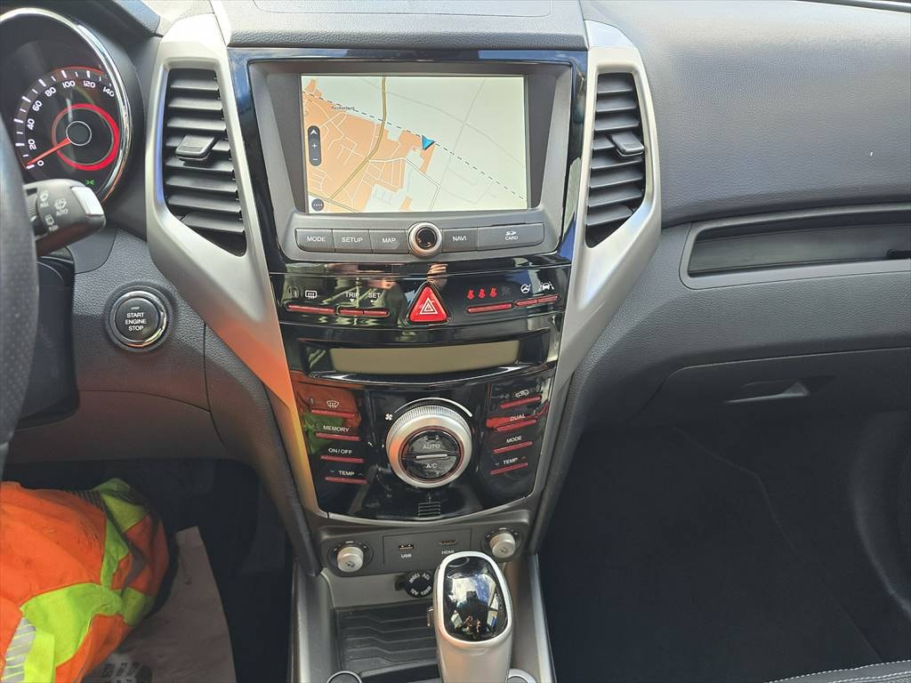 KGM-SsangYong Tivoli 1.6 eXDi Quartz 4WD Automatic-image-11