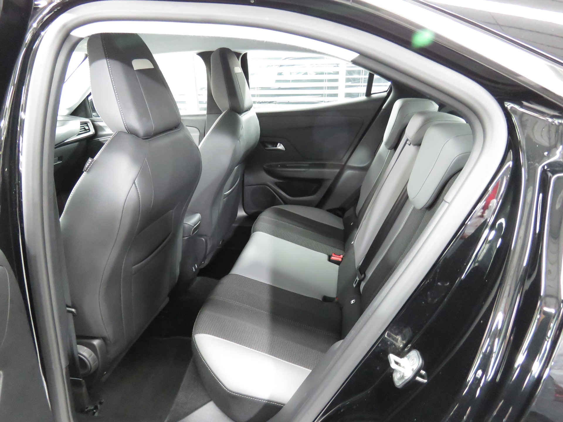 OPEL Mokka 1.2 Direct Injection Turbo Elegance Automat-image-8