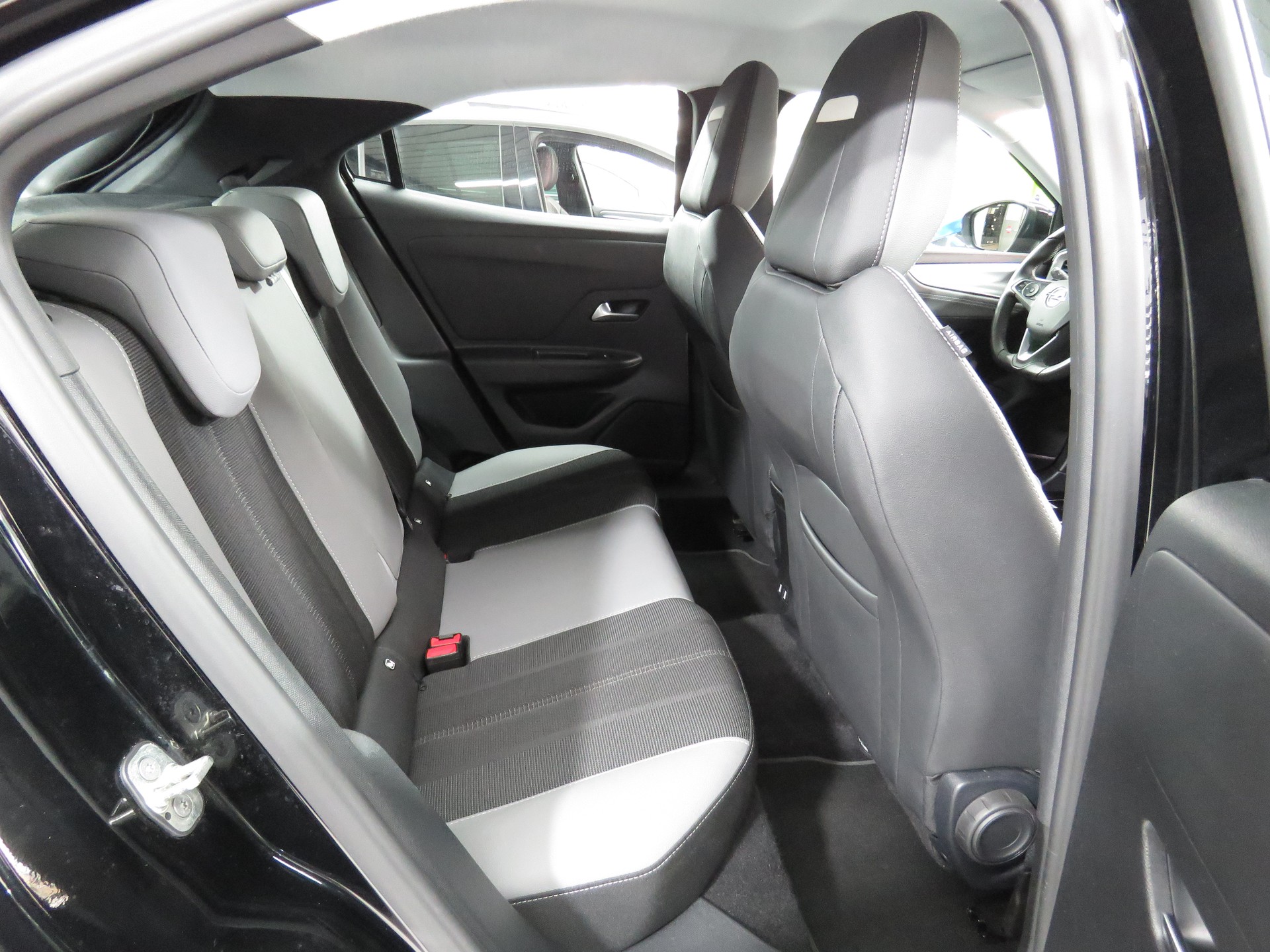 OPEL Mokka 1.2 Direct Injection Turbo Elegance Automat-image-12