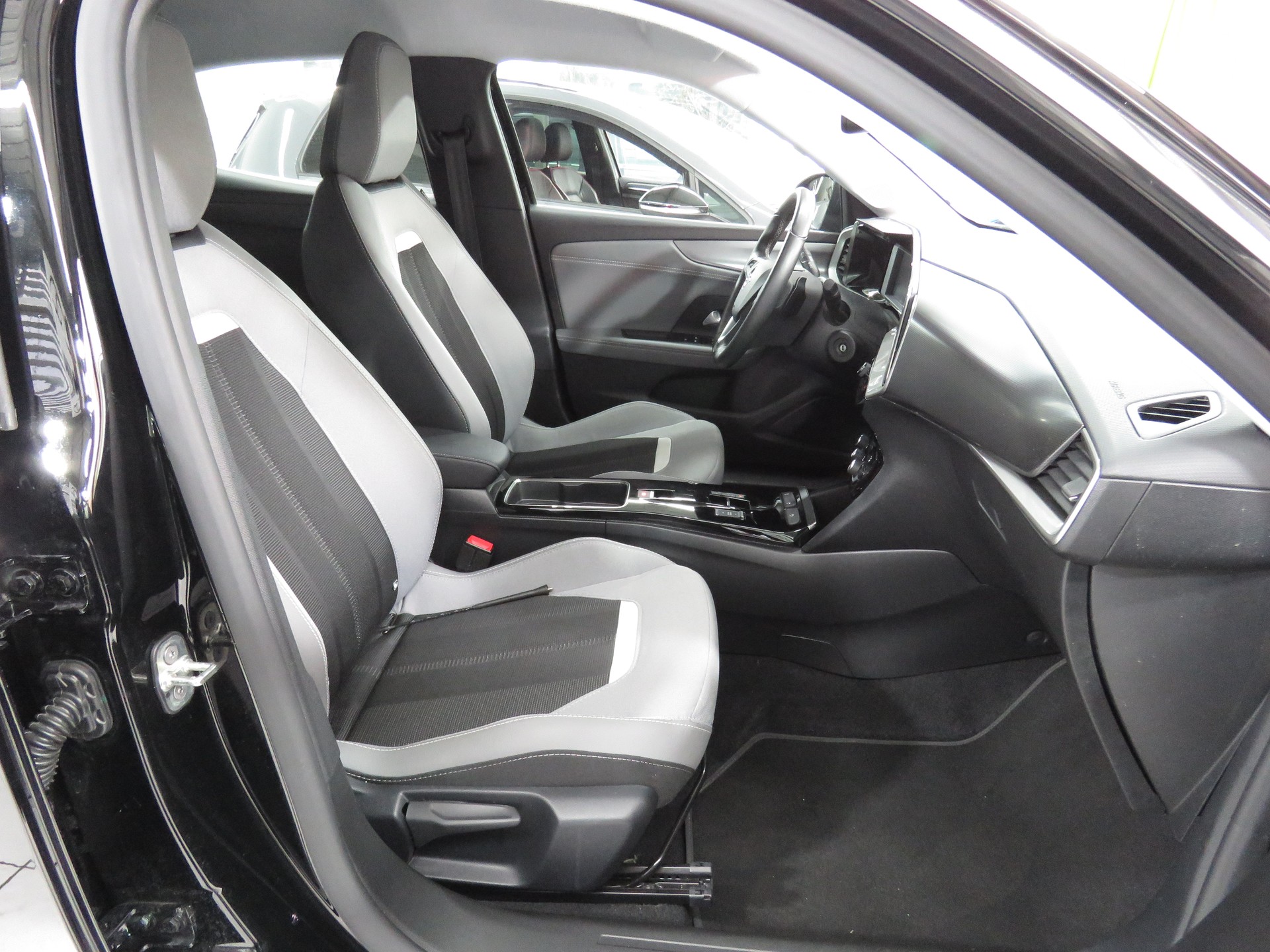 OPEL Mokka 1.2 Direct Injection Turbo Elegance Automat-image-11