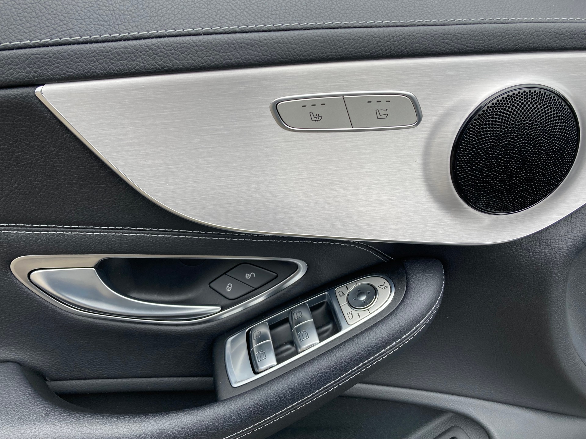 MERCEDES-BENZ C 200 AMG Line 4Matic 9G-Tronic Cabriolet-image-12