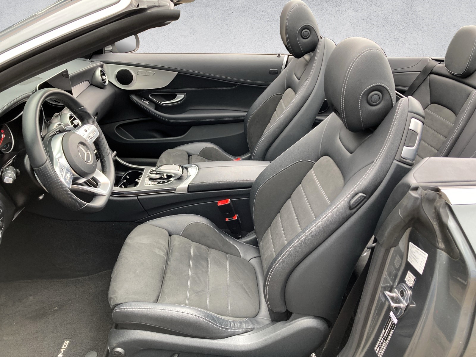 MERCEDES-BENZ C 200 AMG Line 4Matic 9G-Tronic Cabriolet-image-6