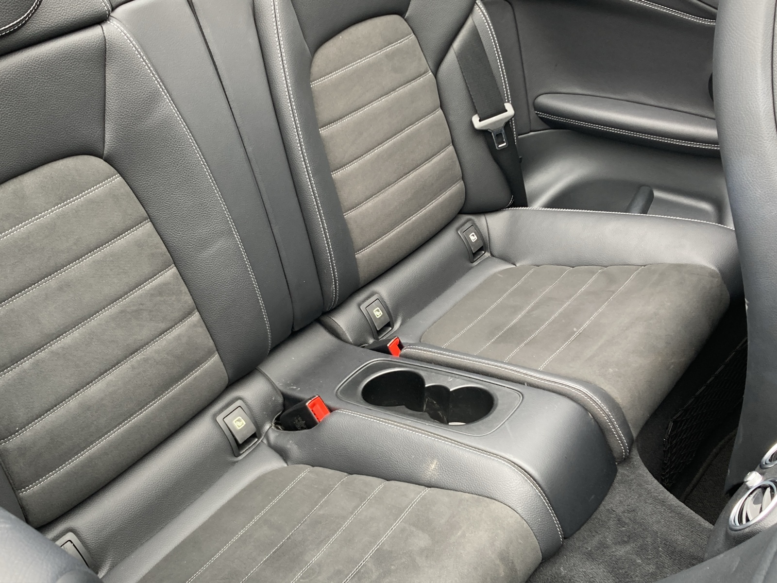MERCEDES-BENZ C 200 AMG Line 4Matic 9G-Tronic Cabriolet-image-9