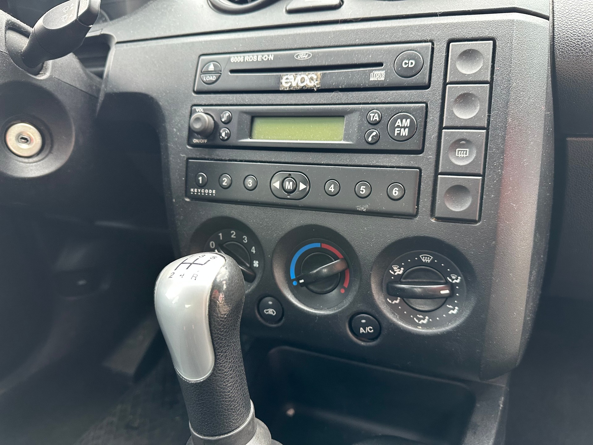 FORD Fiesta 1.4 16V Trend FIXPREIS-image-9