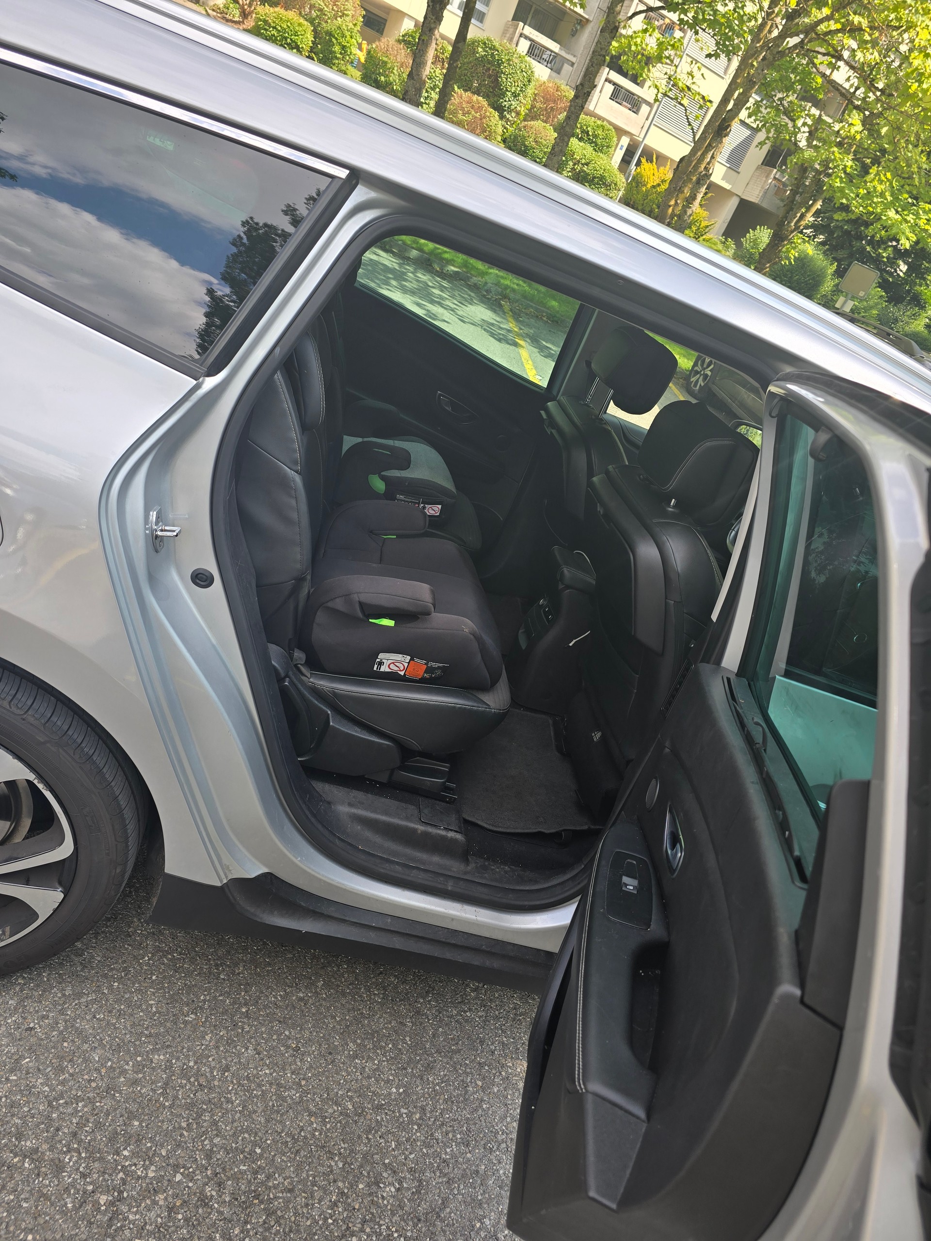 RENAULT Grand Scénic 1.2 16V Turbo Initiale Paris-image-5