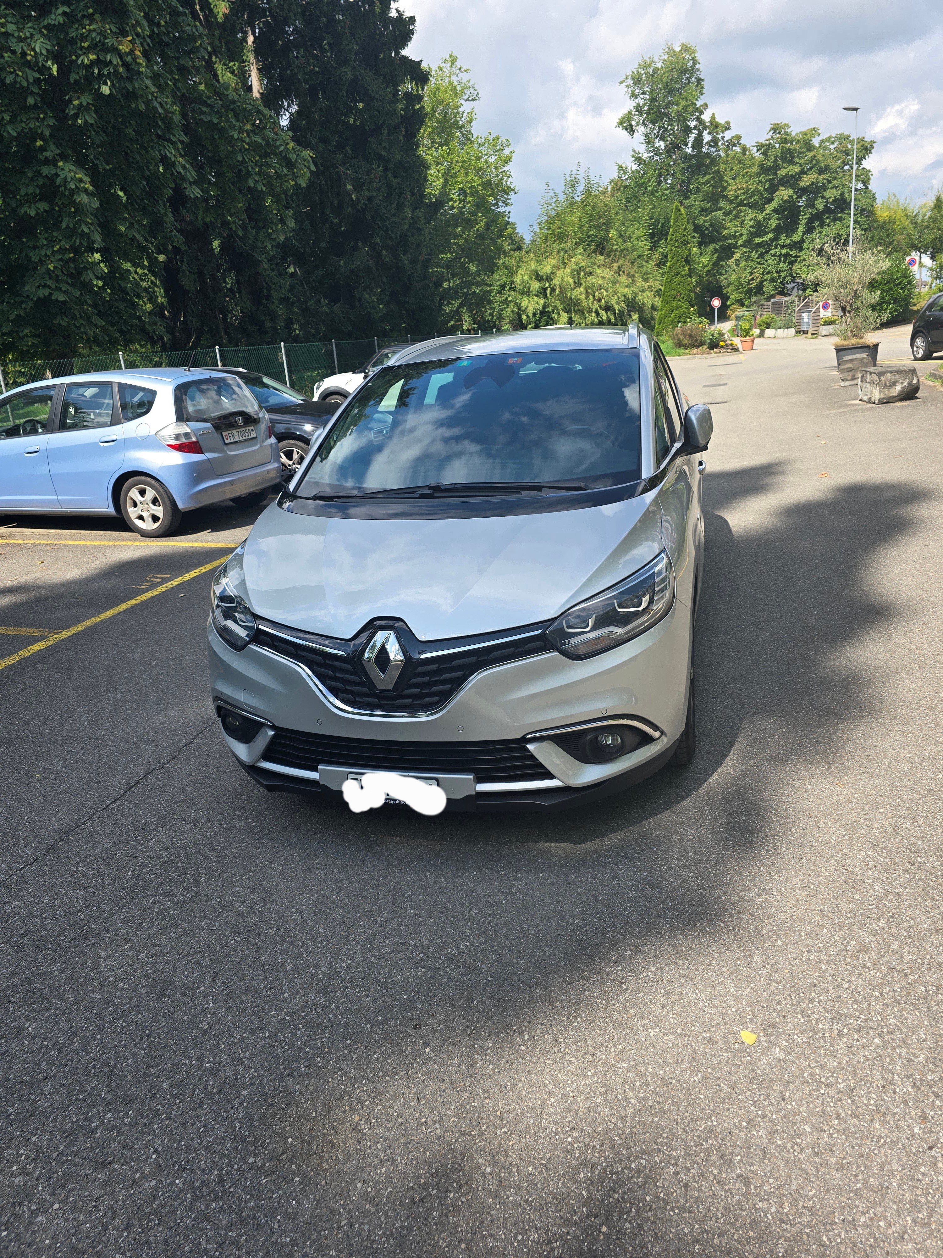 RENAULT Grand Scénic 1.2 16V Turbo Initiale Paris — slika 1