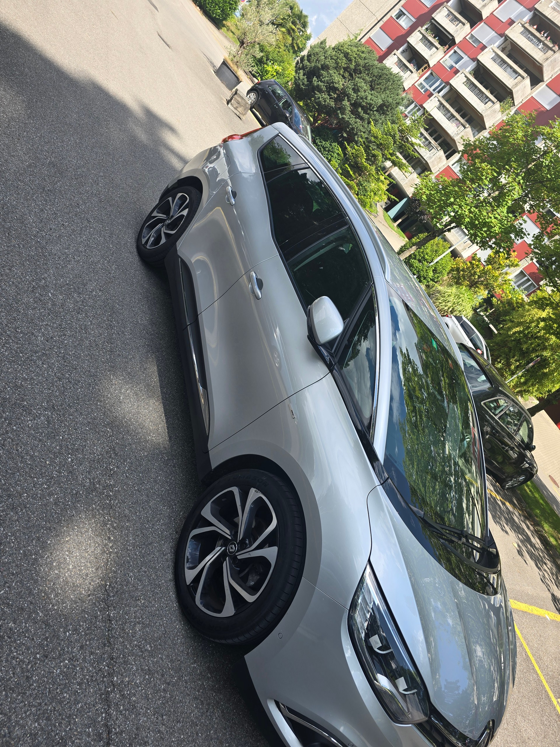 RENAULT Grand Scénic 1.2 16V Turbo Initiale Paris-image-2